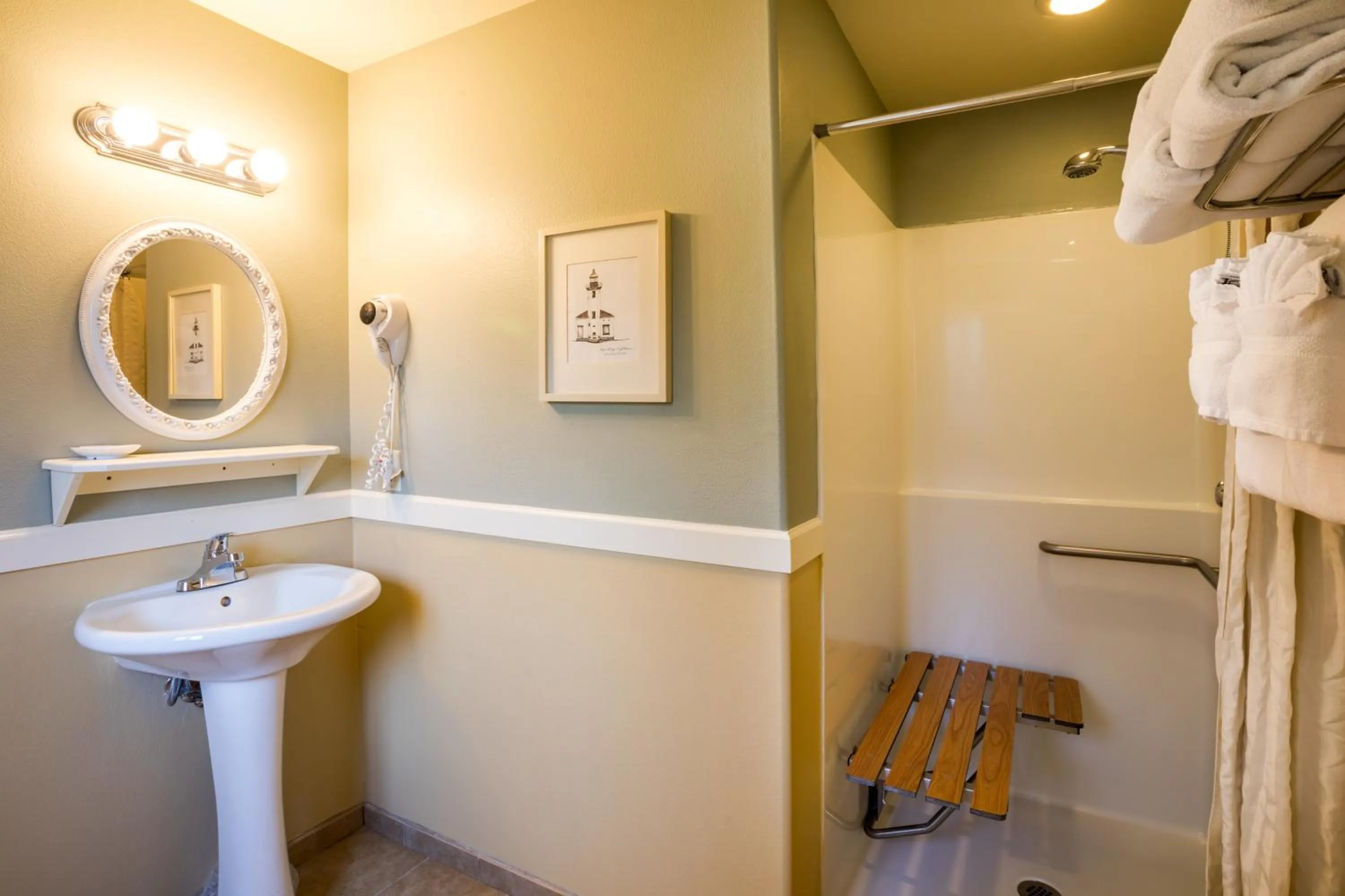 Shower in Lighthouse Inn