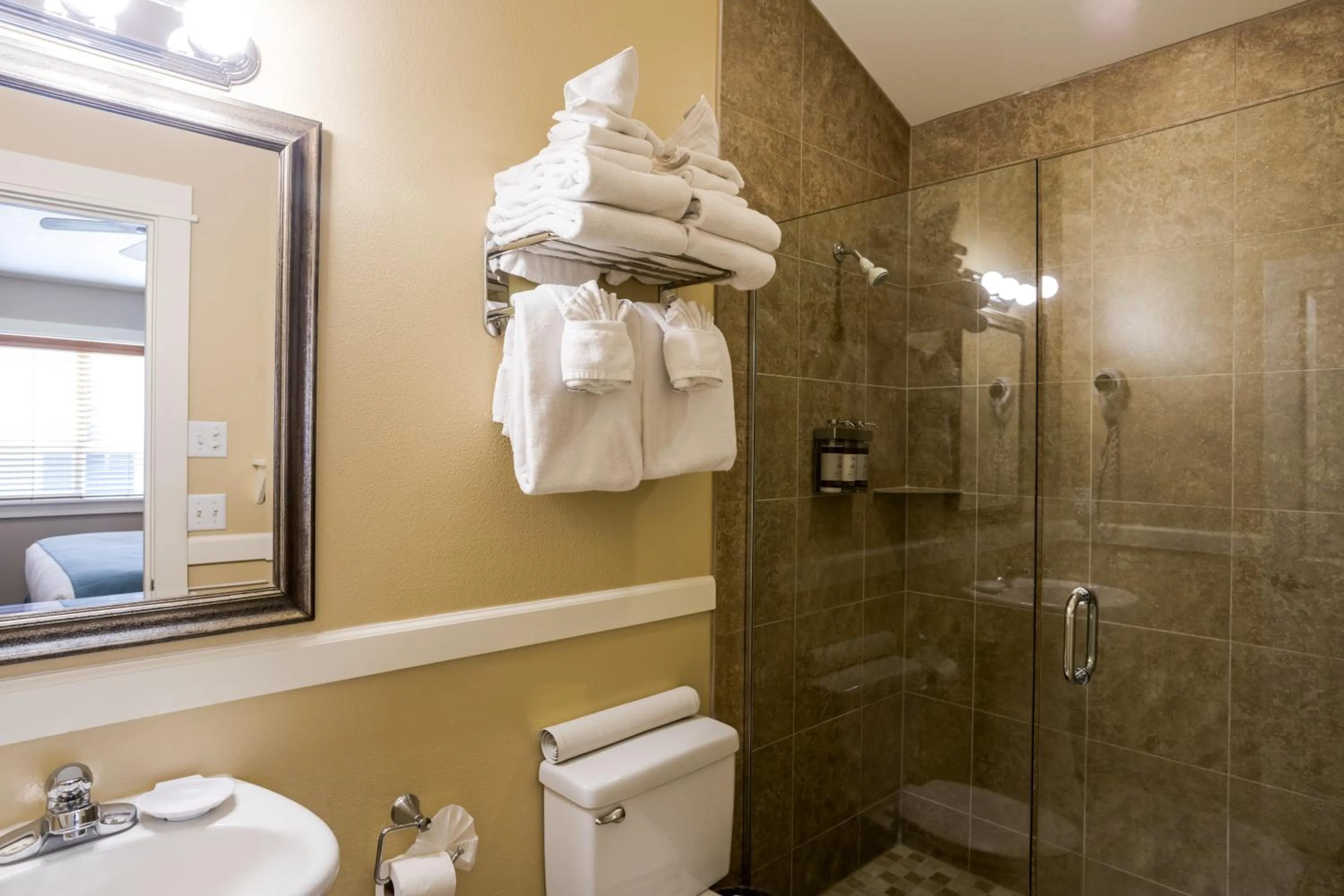 Shower in Lighthouse Inn