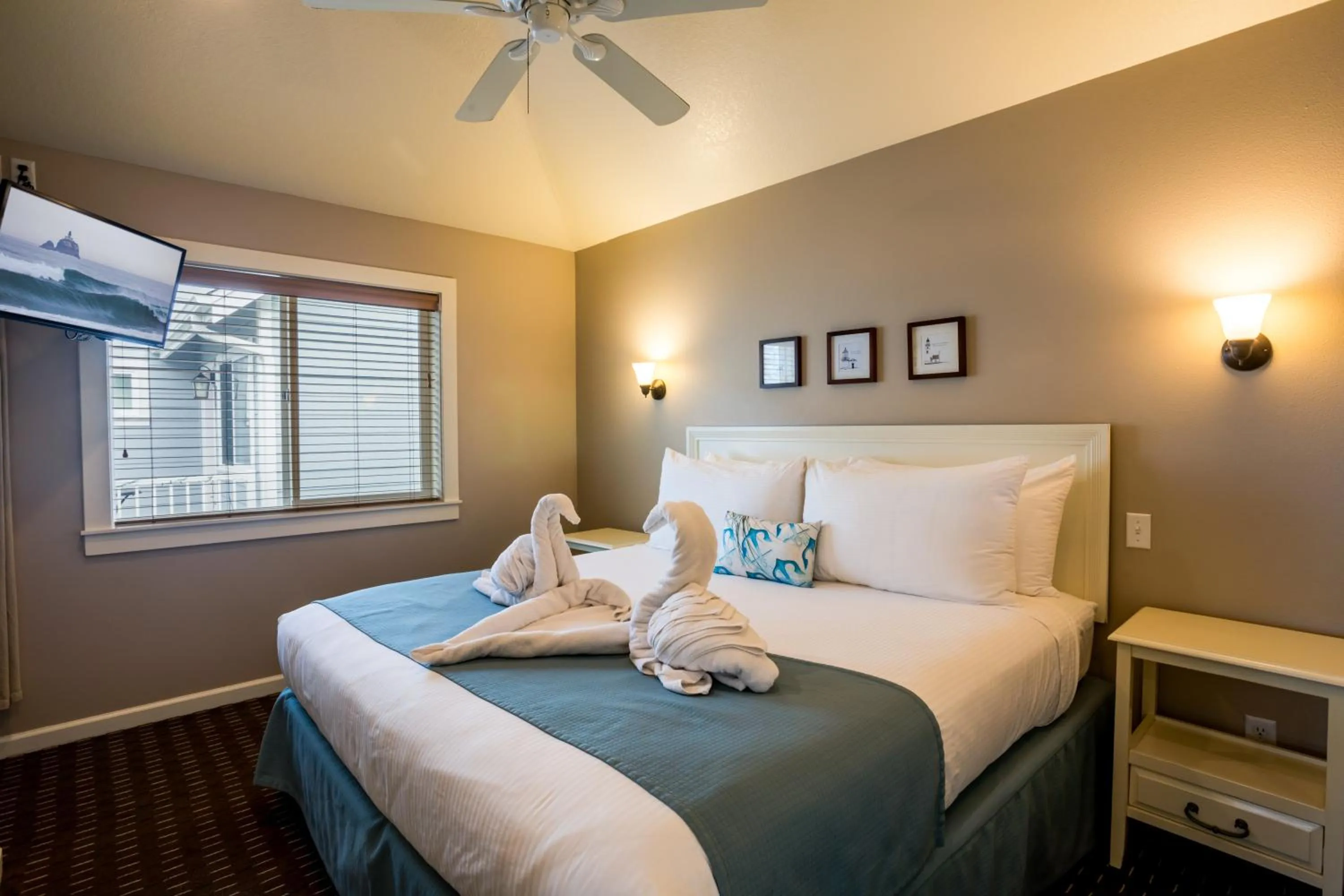 Bed in Lighthouse Inn