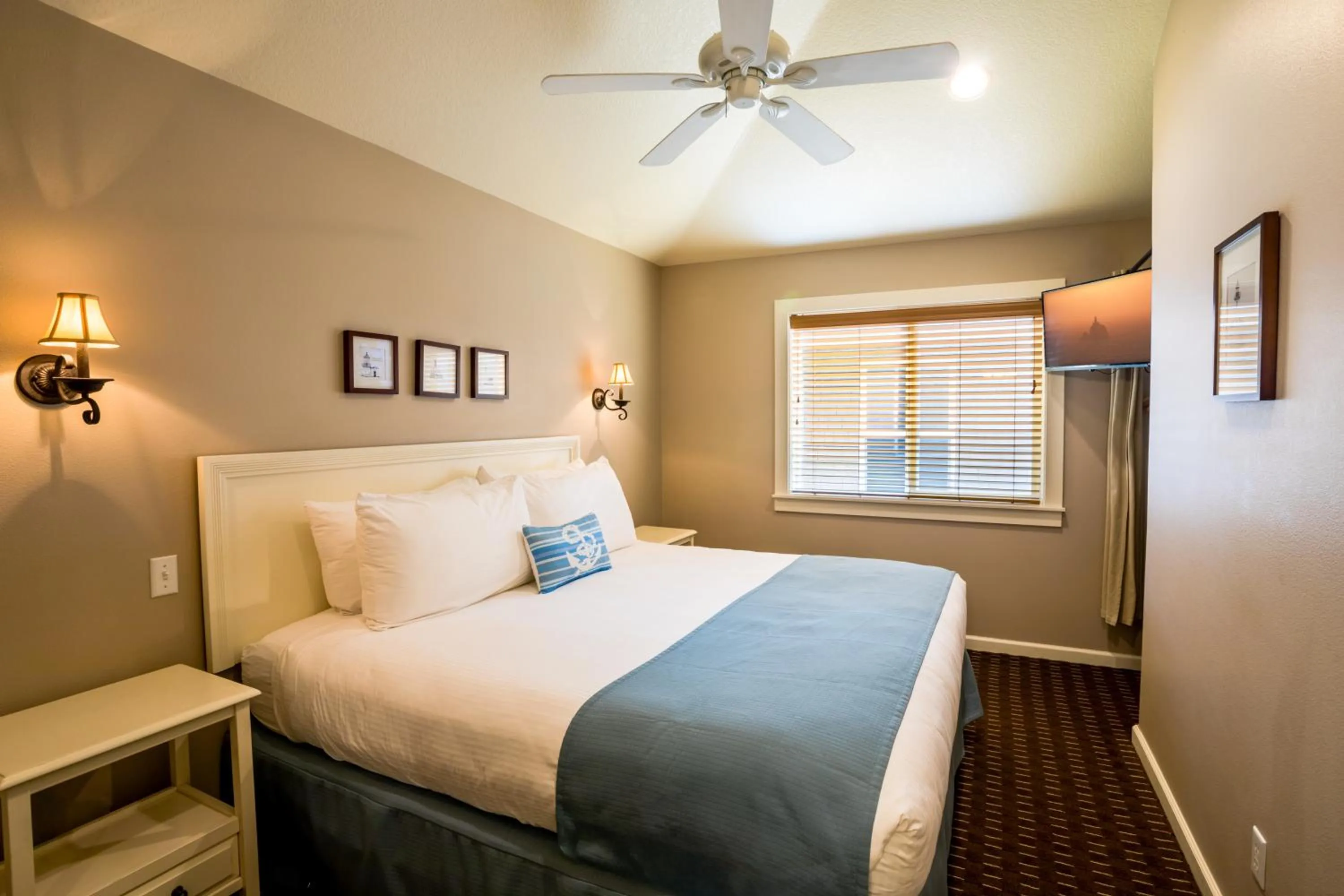 Bed in Lighthouse Inn