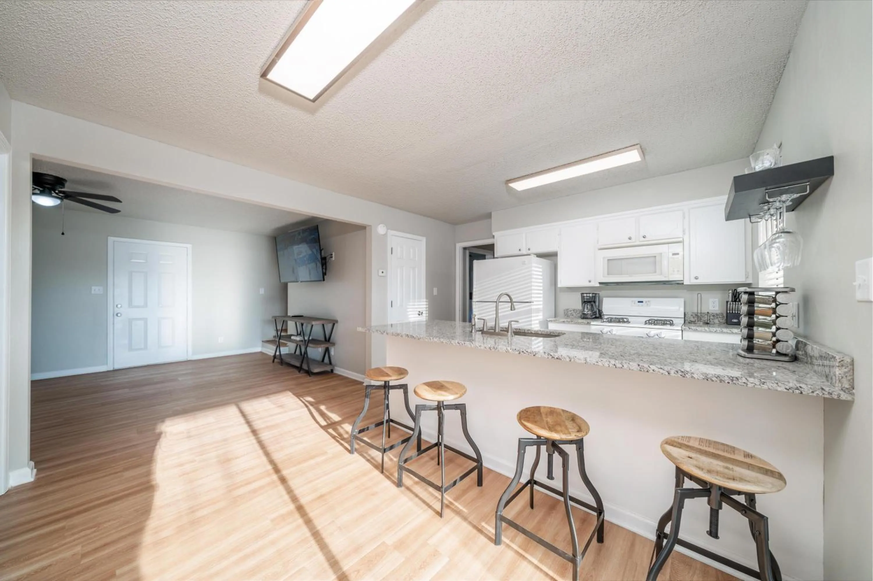 Property building in The Hamilton - Lakefront & Studio Suites, Hot Springs