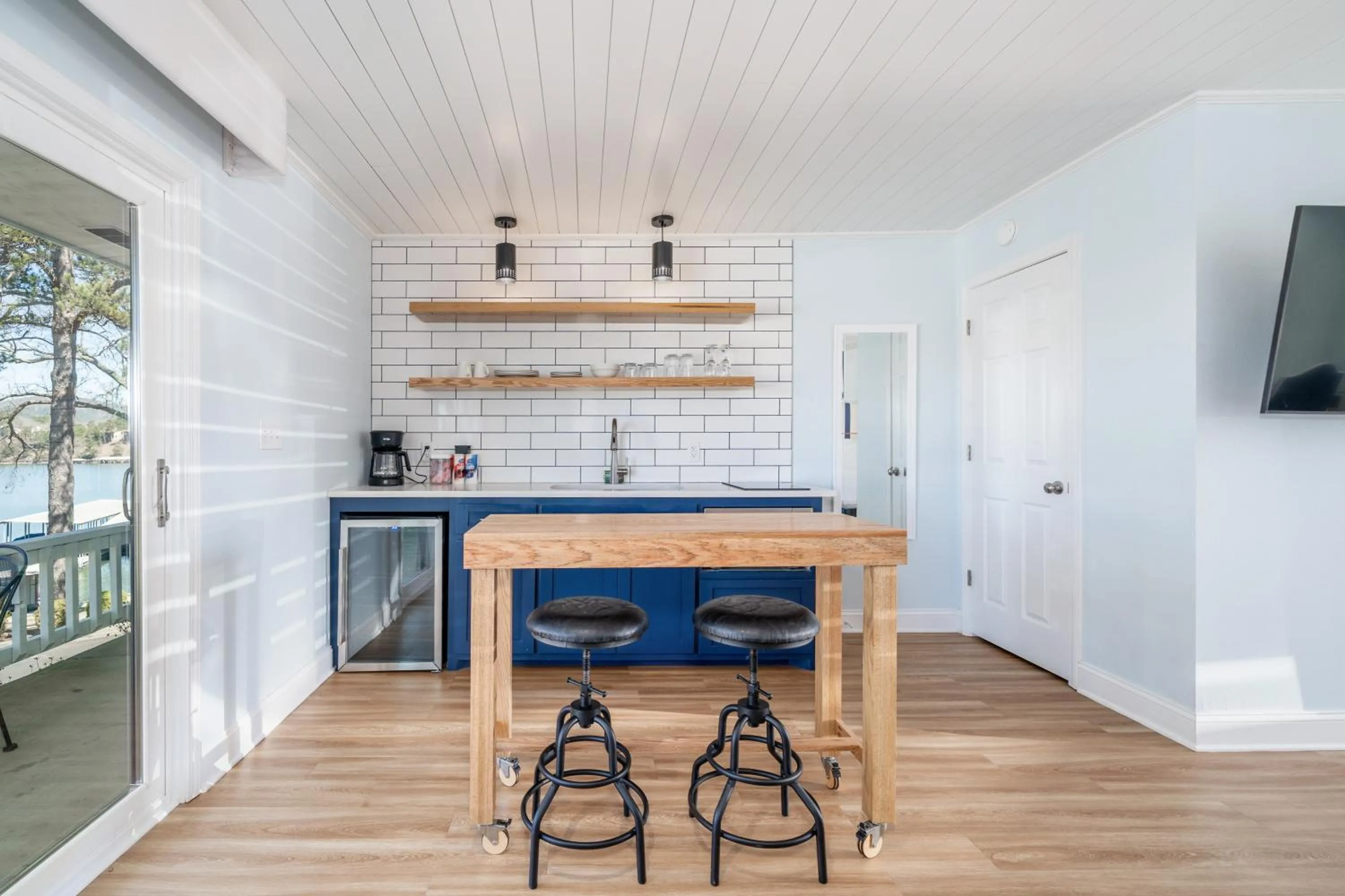 Kitchen or kitchenette in The Hamilton - Lakefront & Studio Suites, Hot Springs