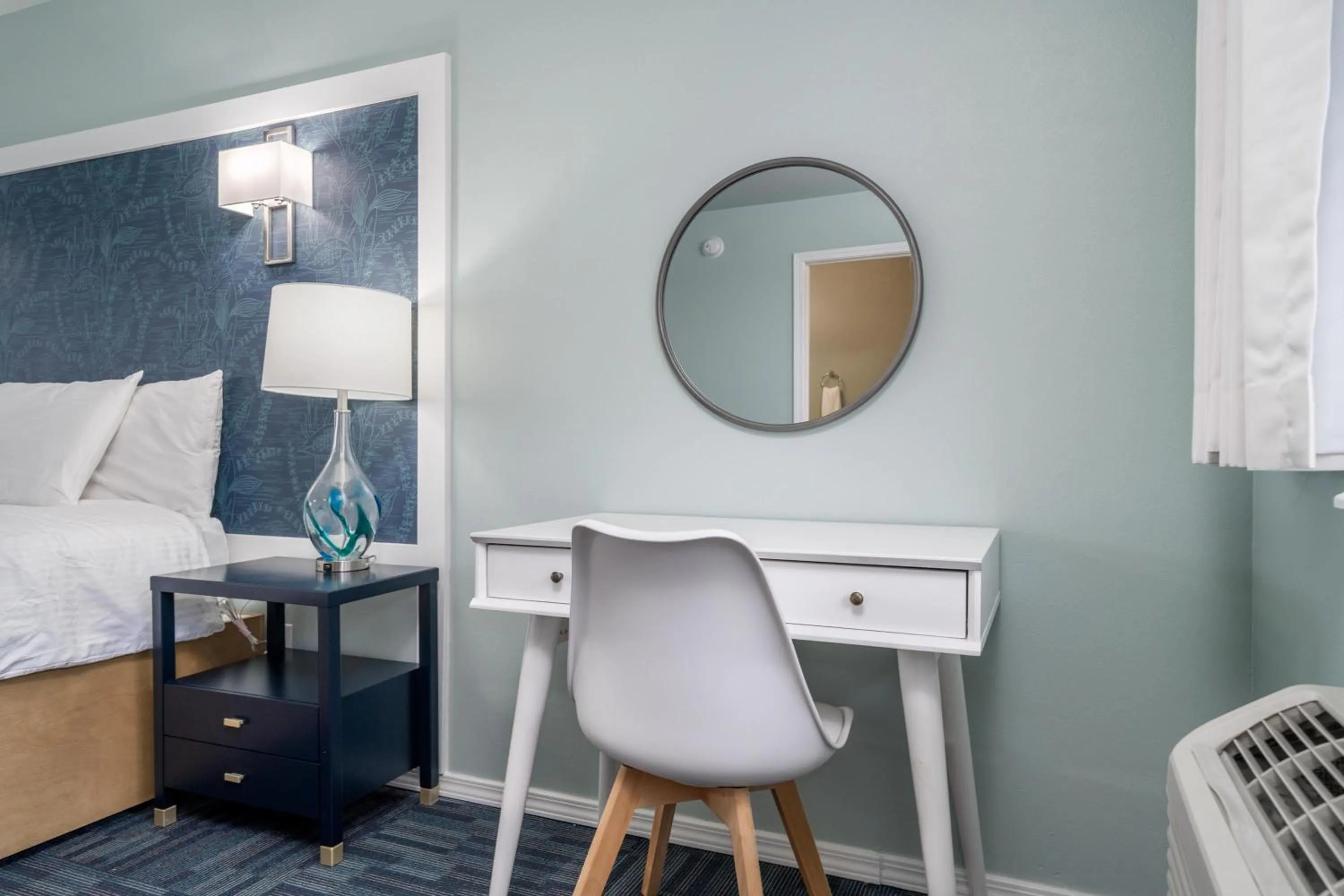 Property building in The Hamilton - Lakefront & Studio Suites, Hot Springs