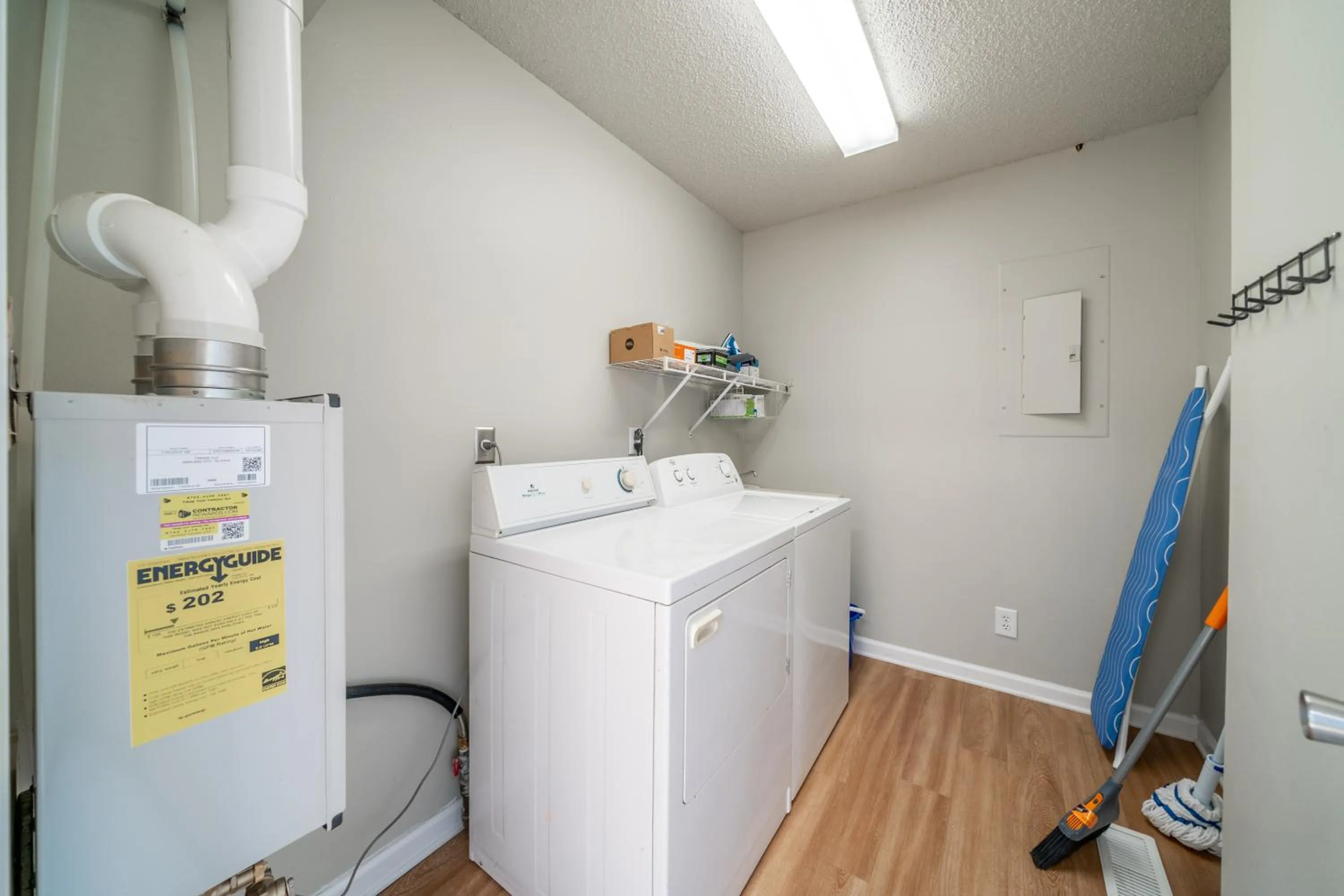 Property building in The Hamilton - Lakefront & Studio Suites, Hot Springs