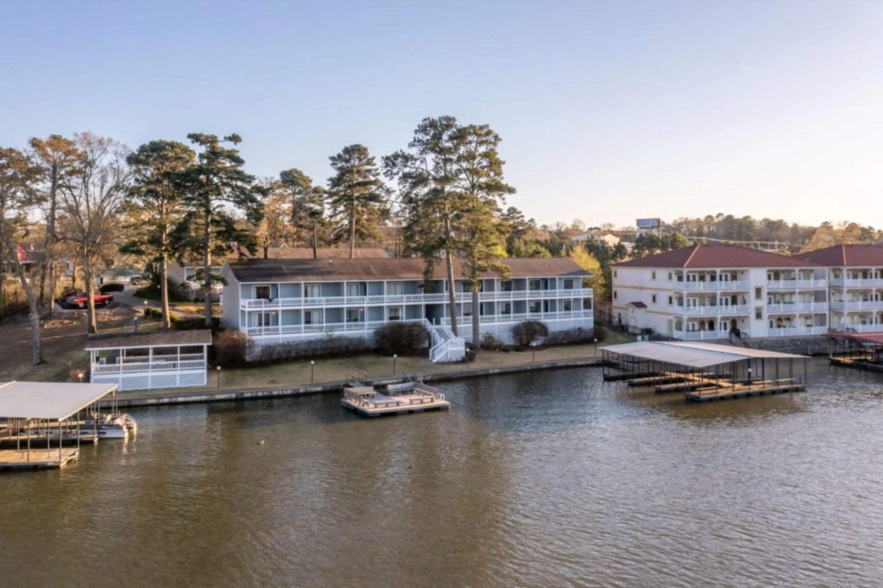 Property building in The Hamilton - Lakefront & Studio Suites, Hot Springs