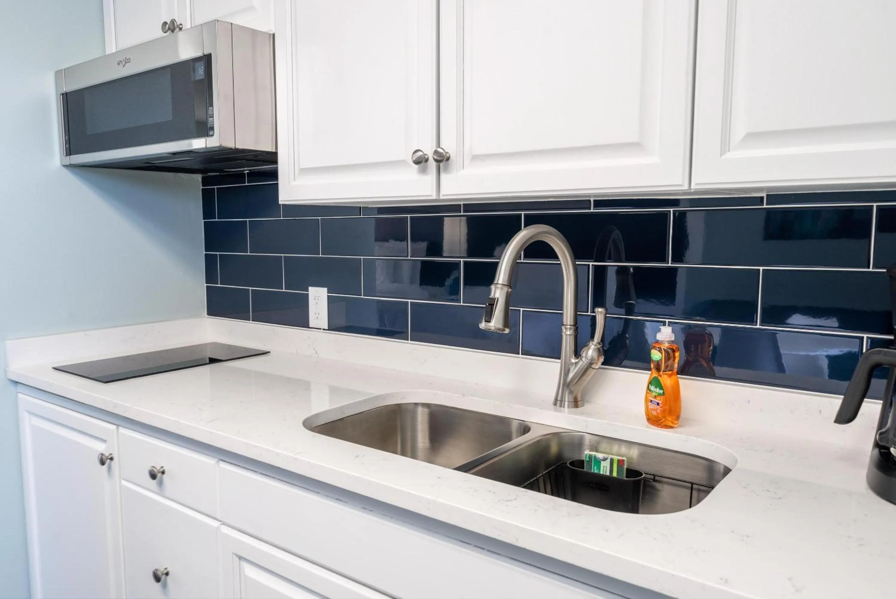 Property building in The Hamilton - Lakefront & Studio Suites, Hot Springs