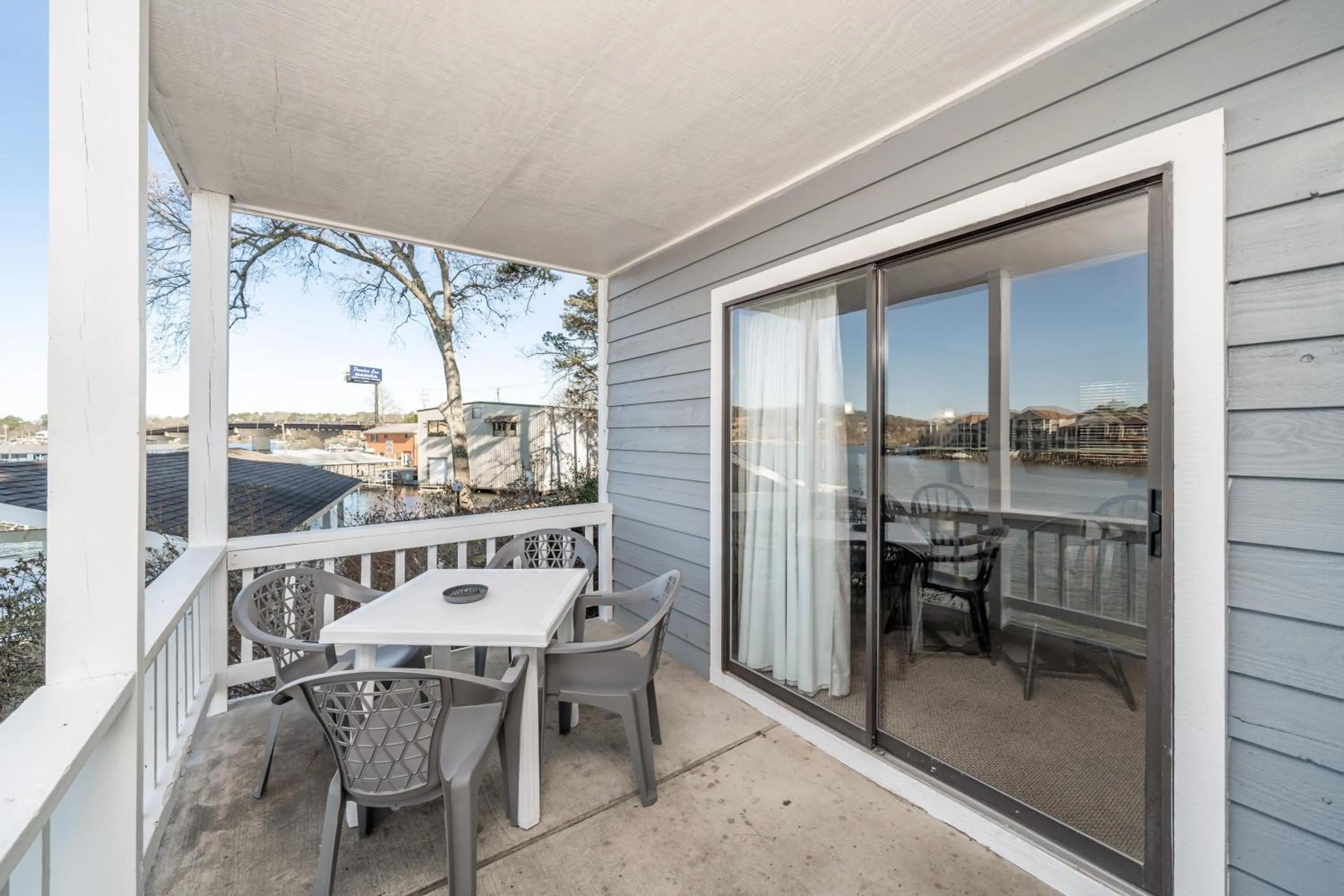 Property building in The Hamilton - Lakefront & Studio Suites, Hot Springs