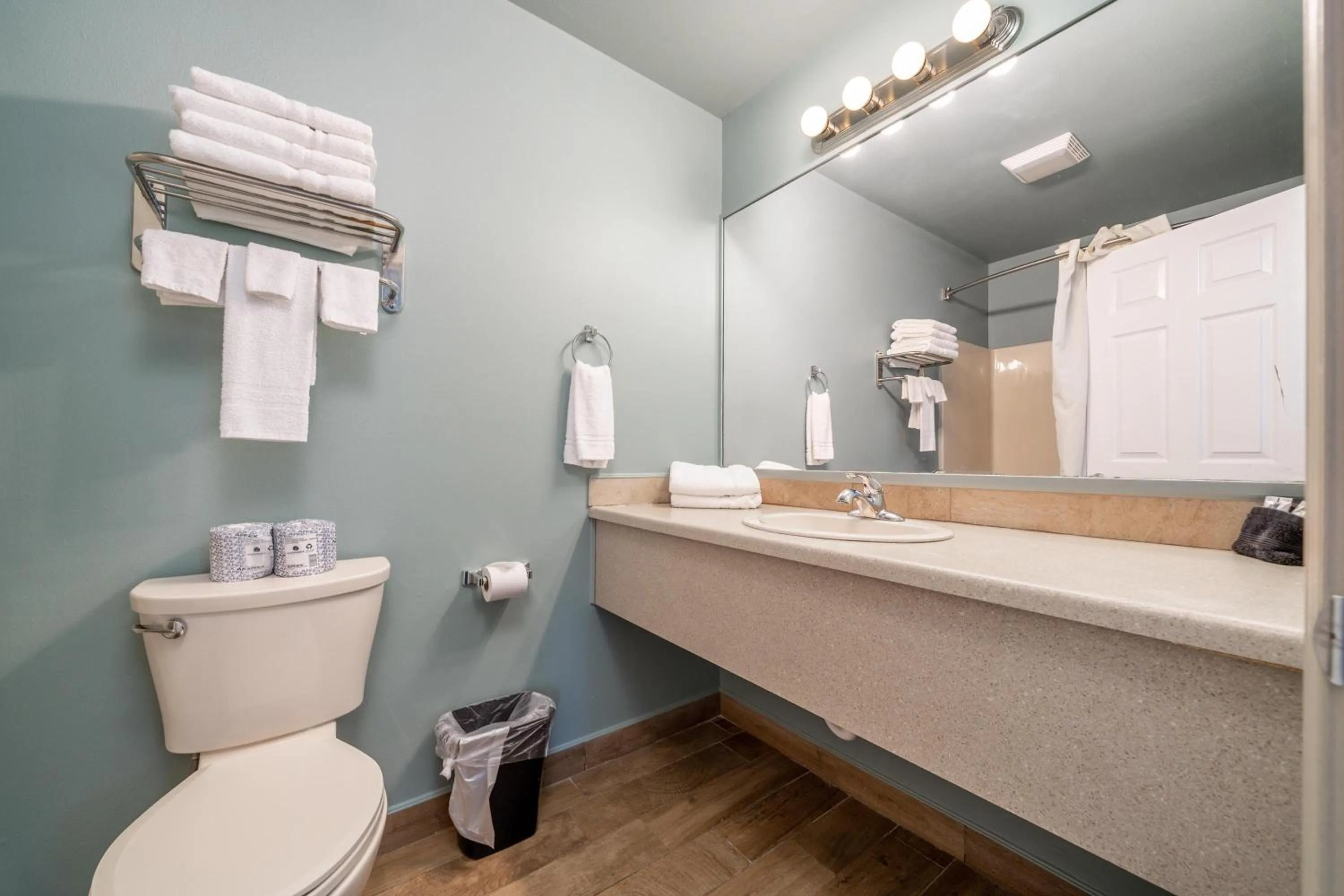 Property building in The Hamilton - Lakefront & Studio Suites, Hot Springs