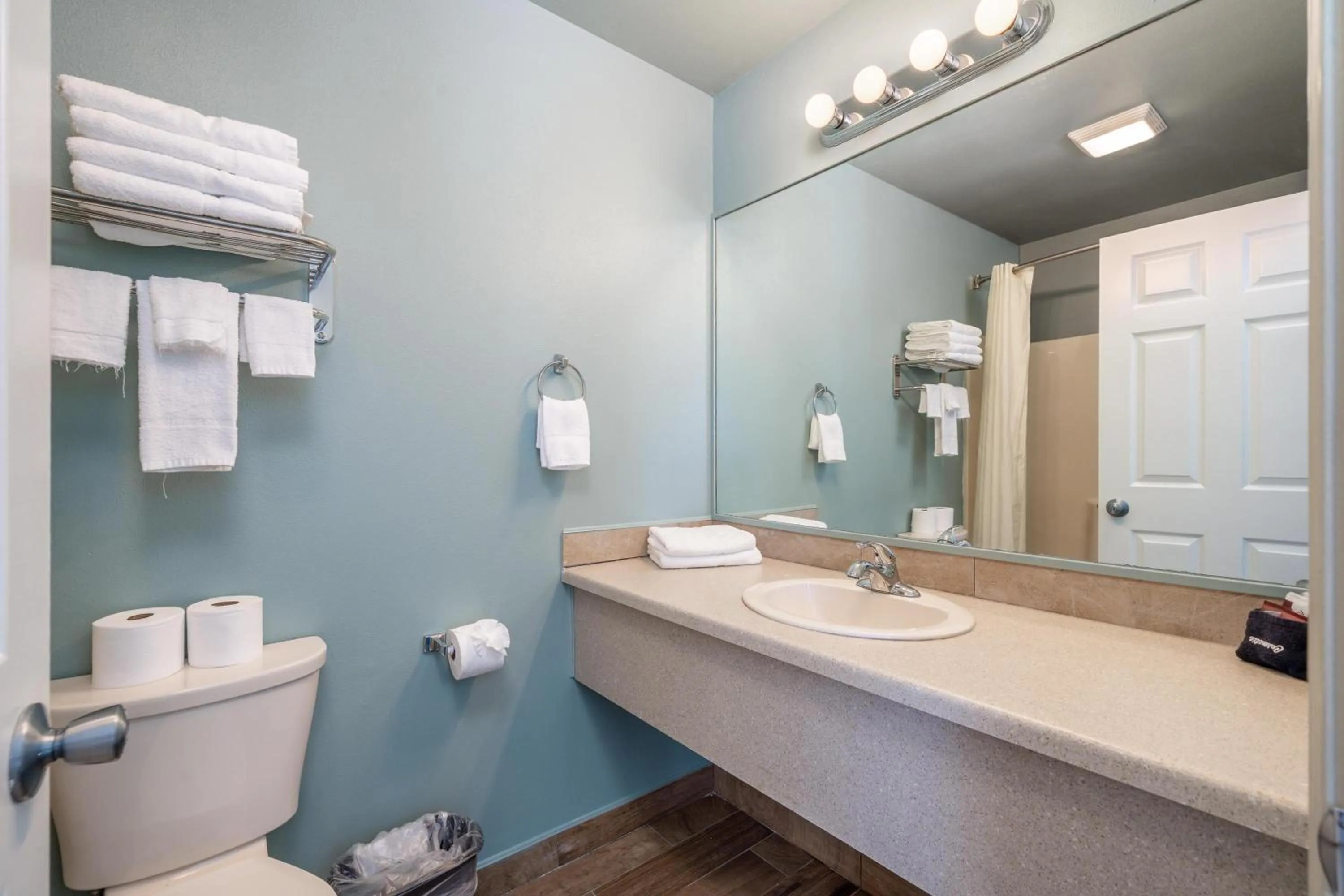 Property building in The Hamilton - Lakefront & Studio Suites, Hot Springs