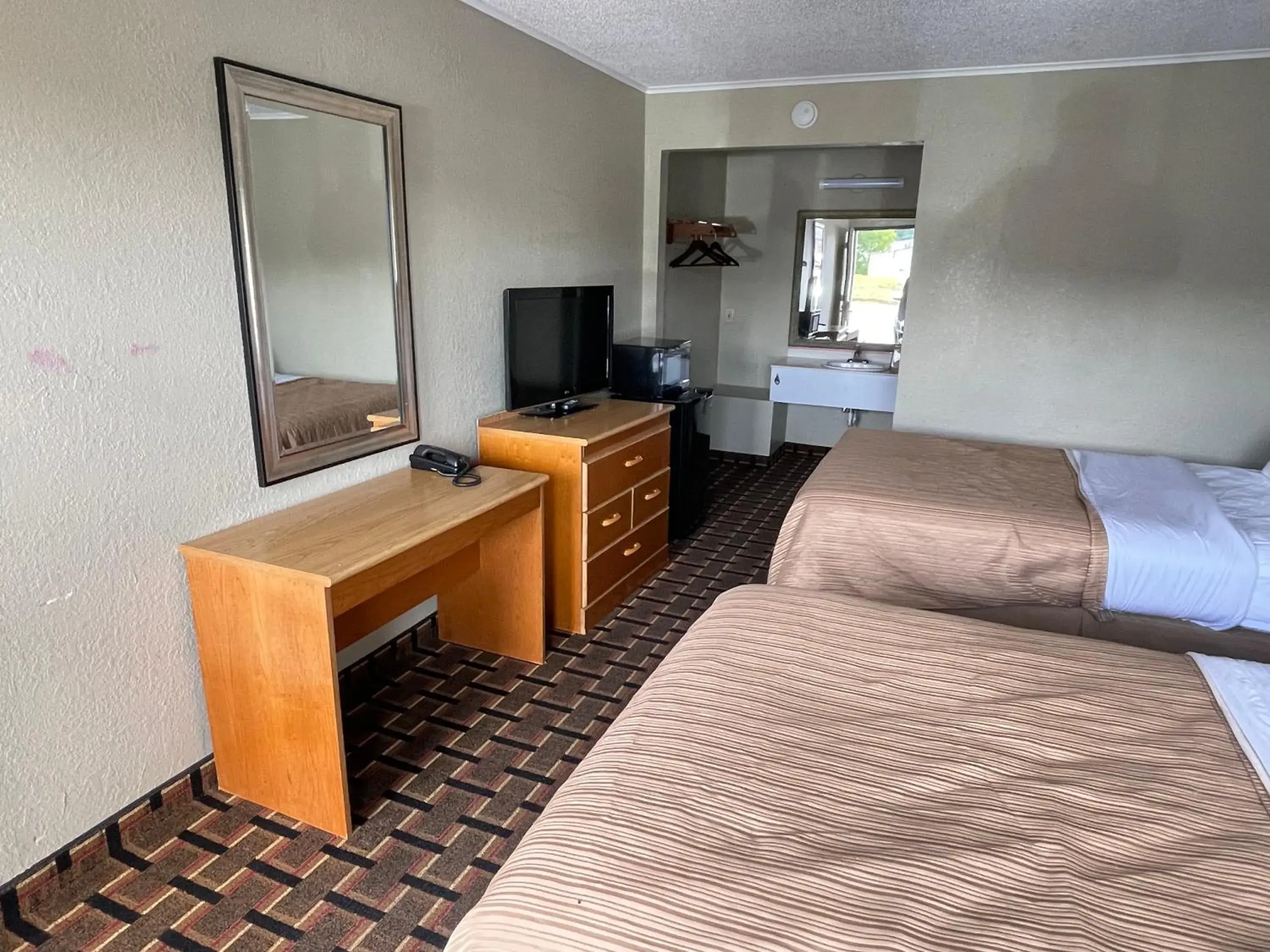 Standard Double Room in I-26 Inn Standard Double Room in I-26 Inn