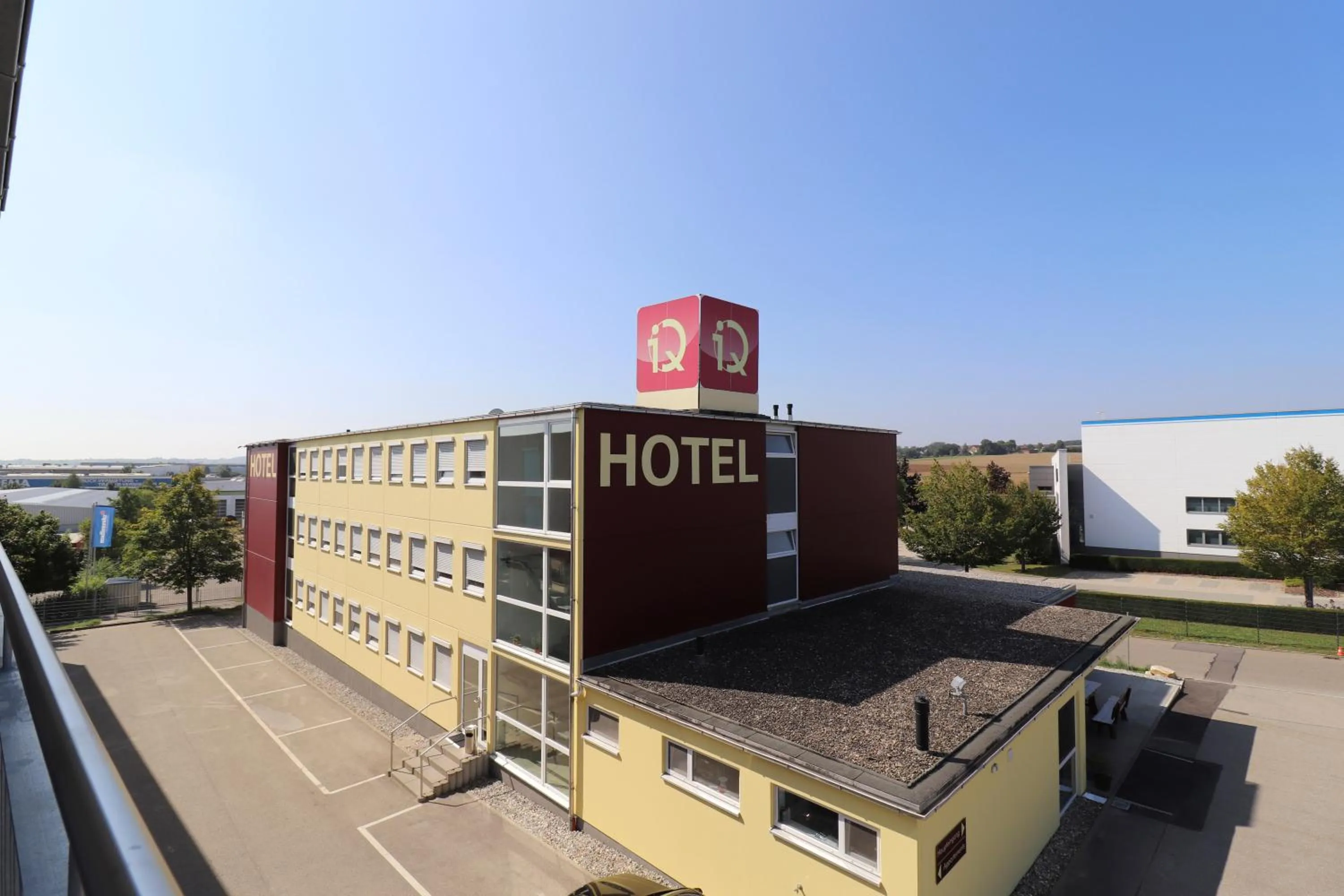Property building in iQ-Hotel