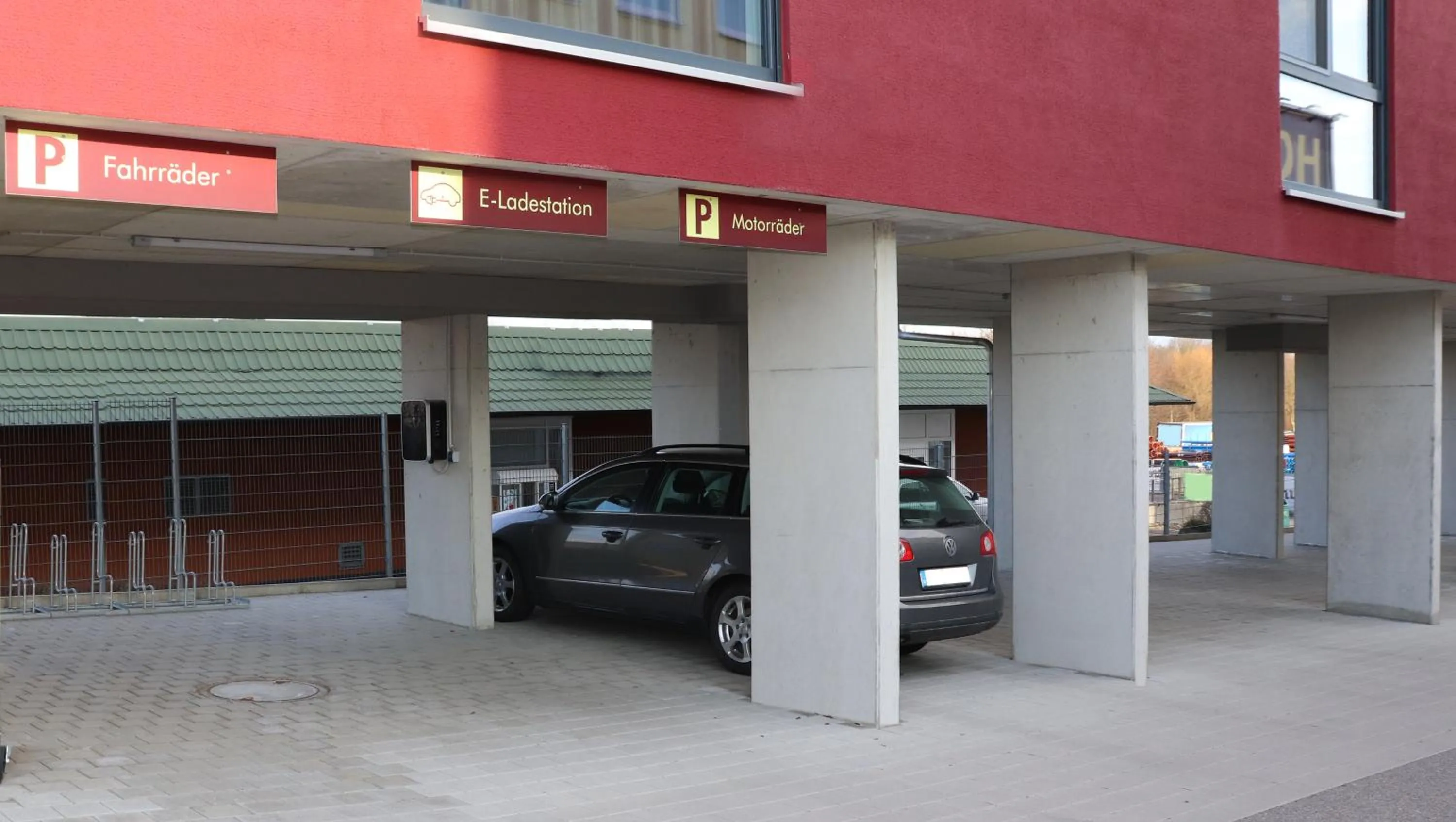 Property building in iQ-Hotel