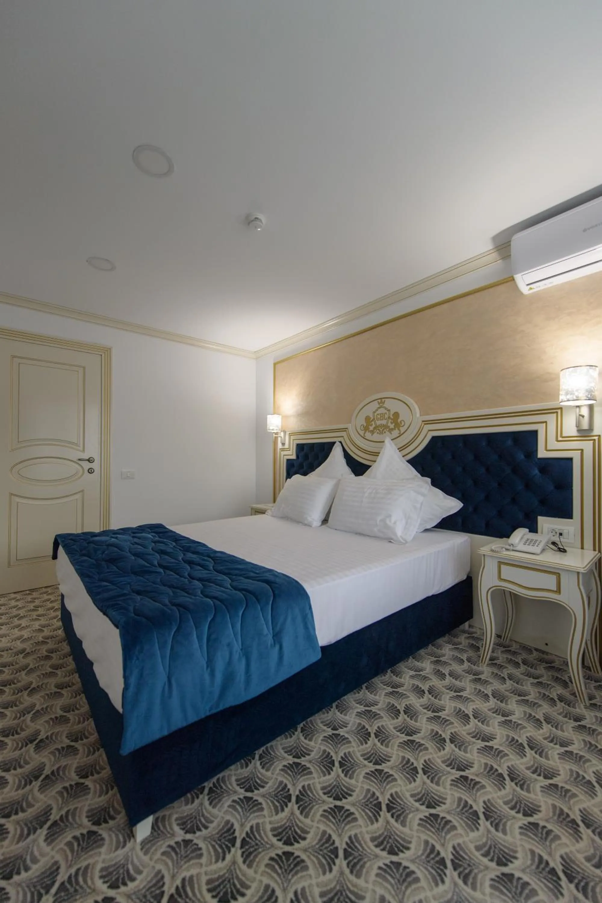 Bed in Grand Hotel Caraiman