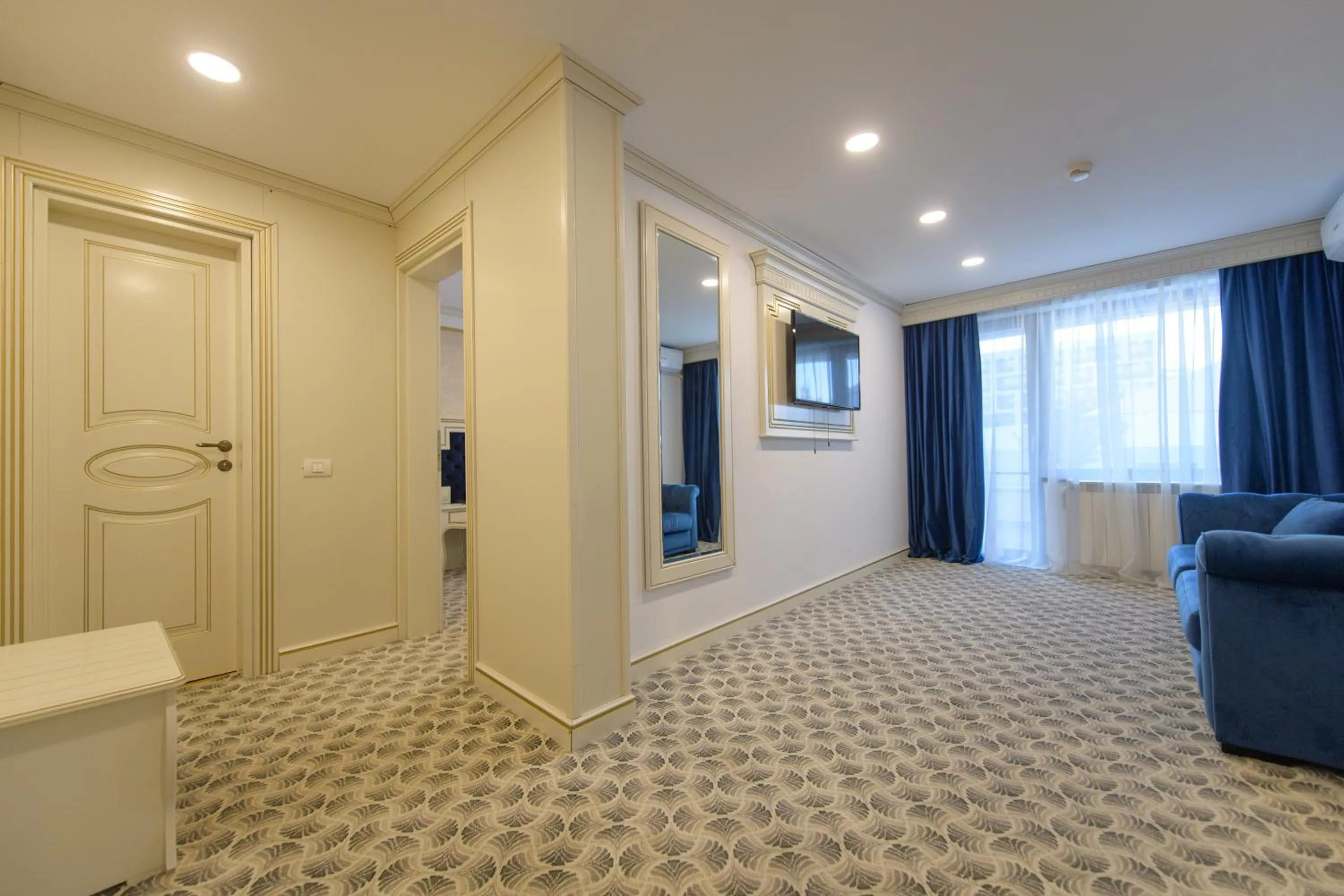 Communal lounge/ TV room in Grand Hotel Caraiman