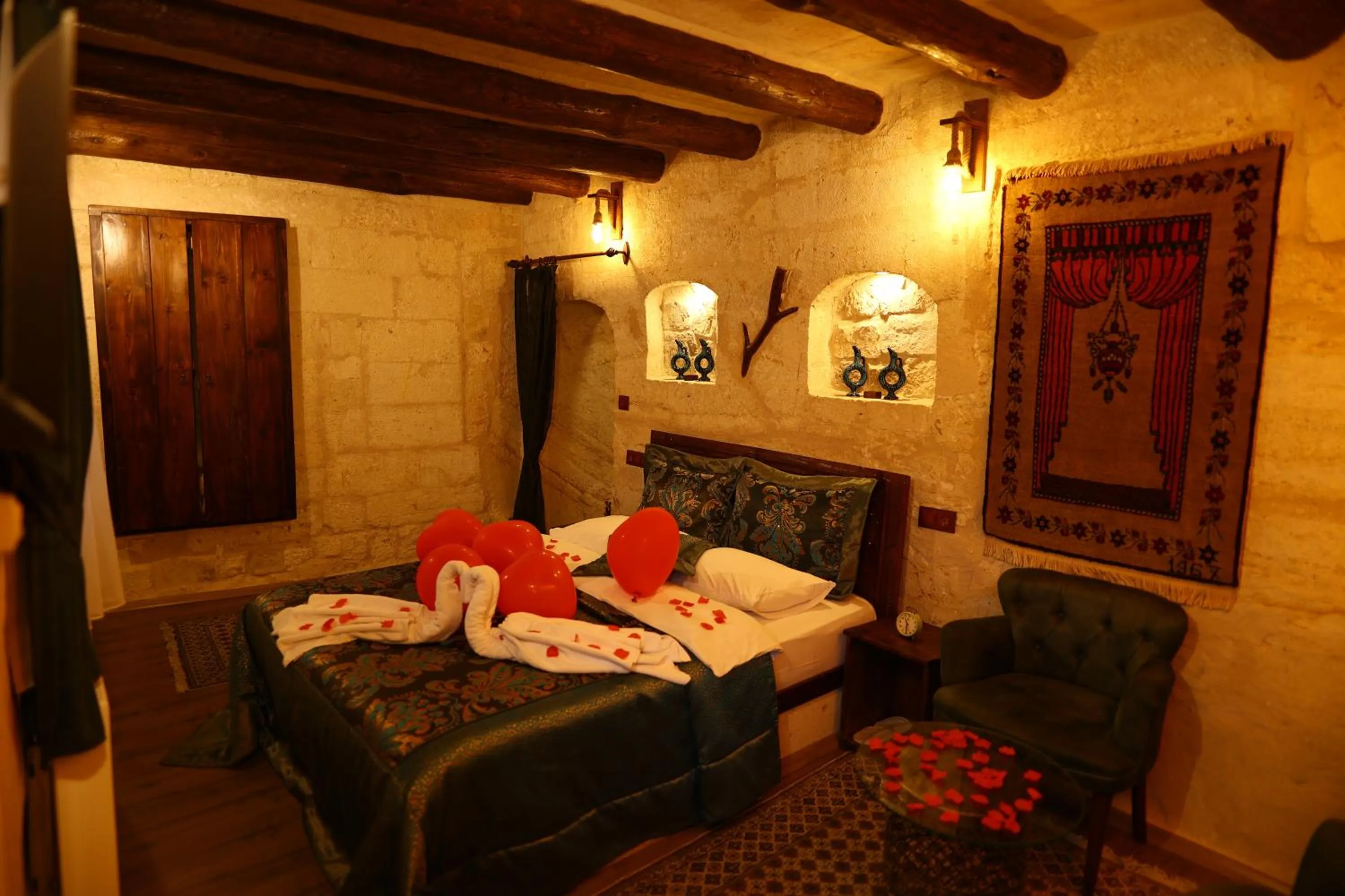 Photo of the whole room, Bed in Shadow Cave House