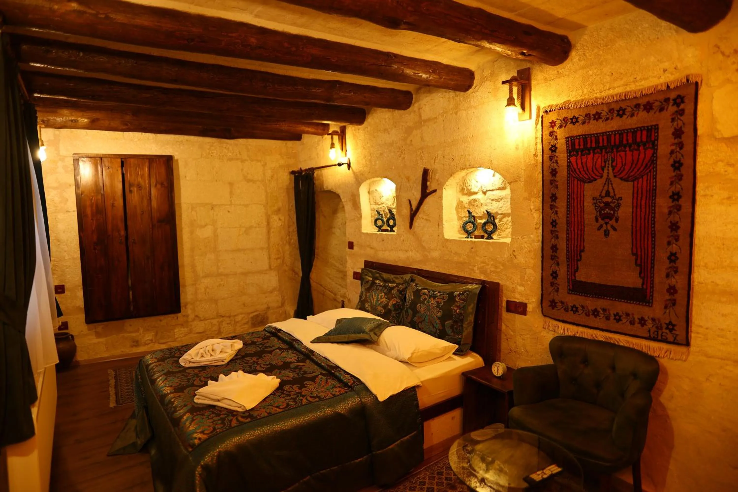 Photo of the whole room, Bed in Shadow Cave House