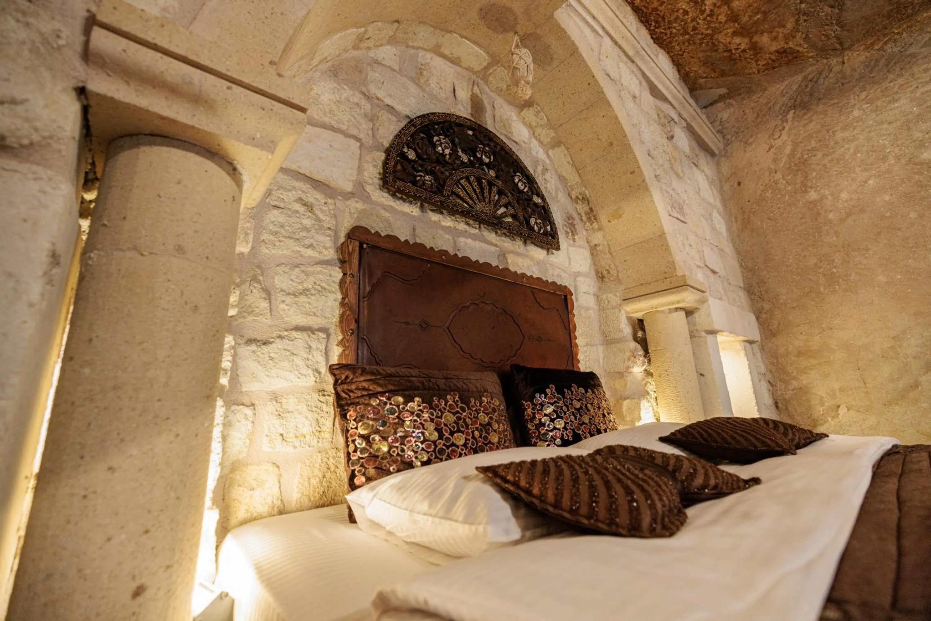 Bedroom, Bed in Shadow Cave House