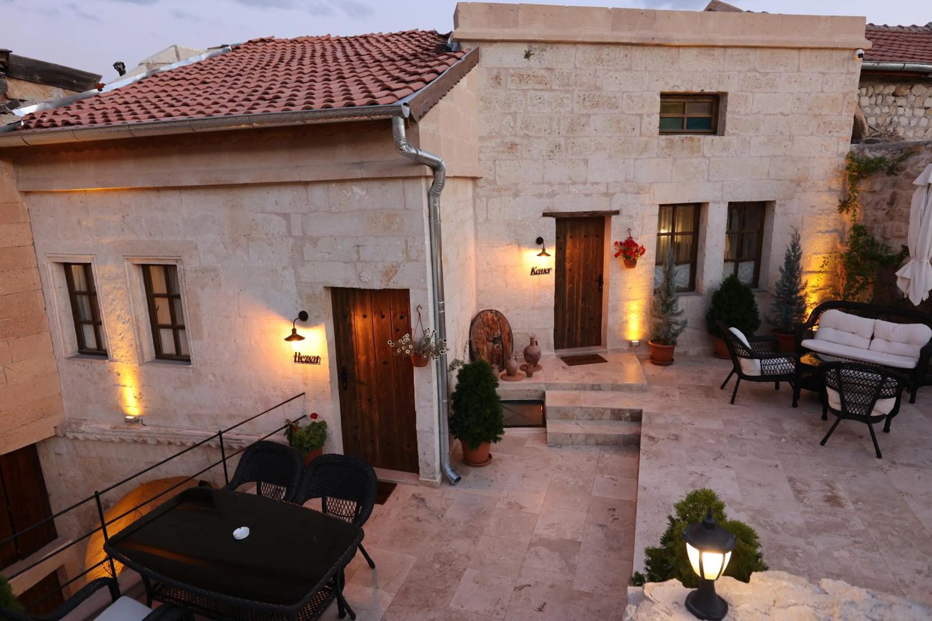 Balcony/Terrace in Shadow Cave House