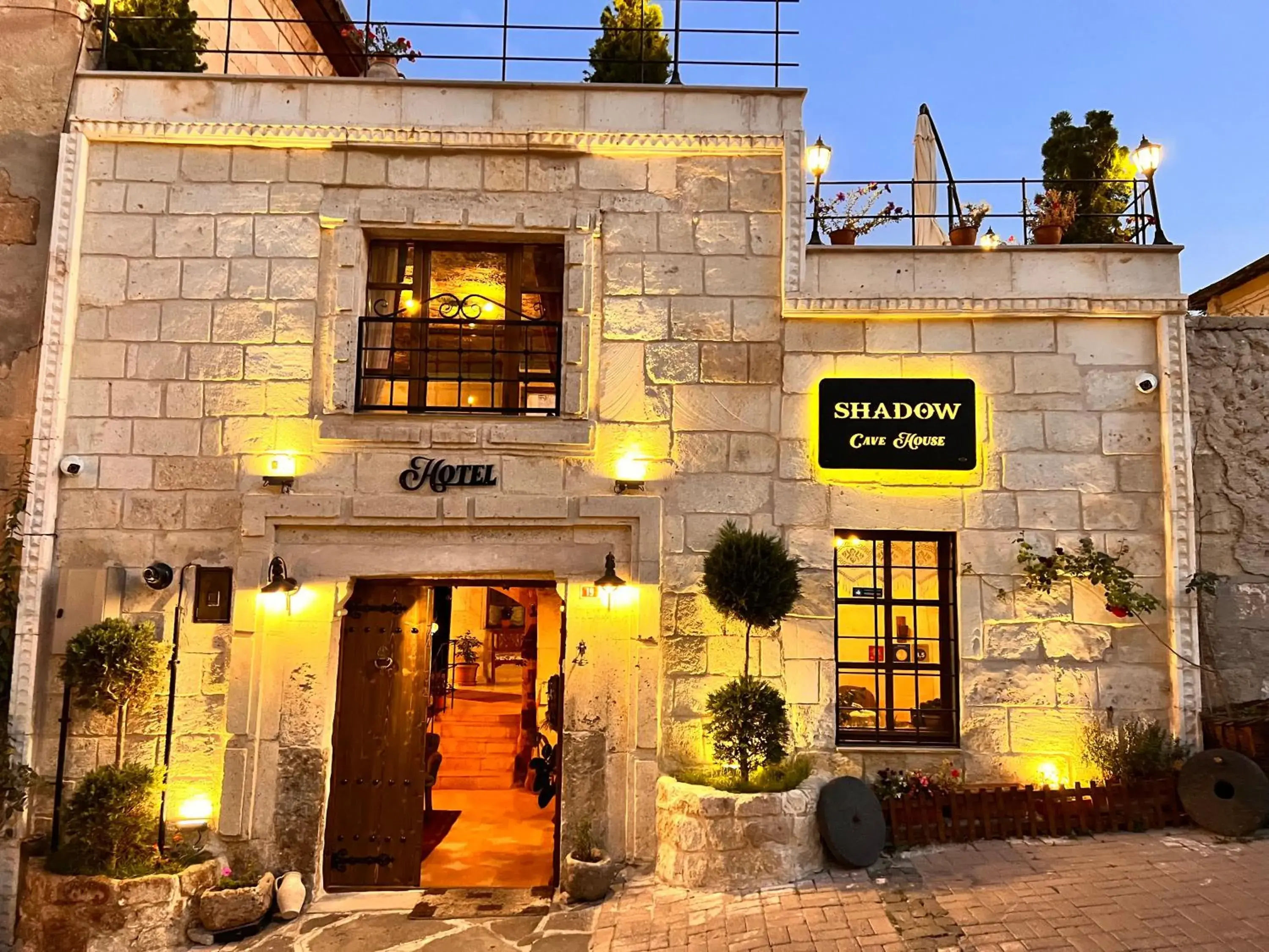 Shadow Cave House Shadow Cave House