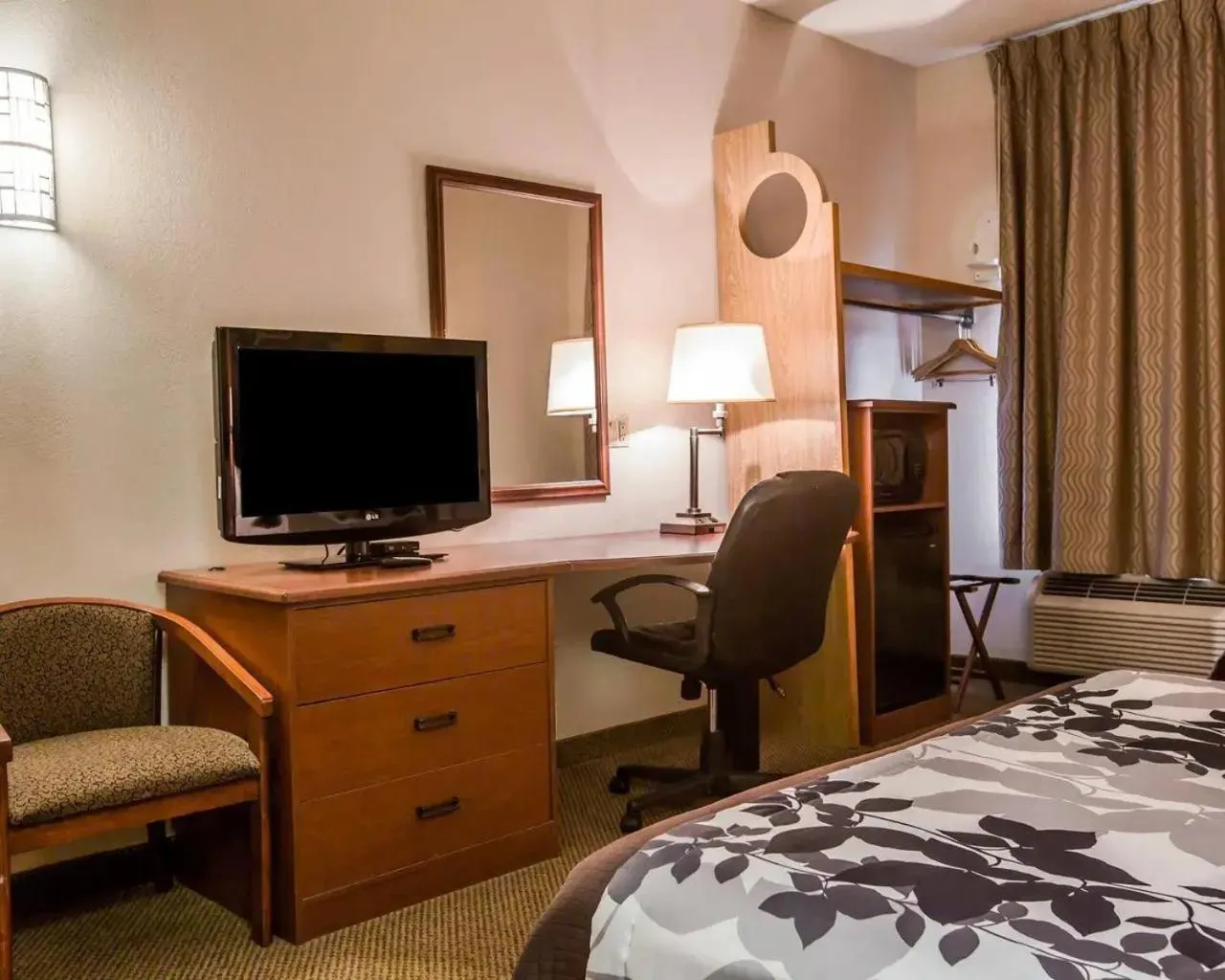 TV and multimedia, Bed in Sleep Inn Pelham Oak Mountain