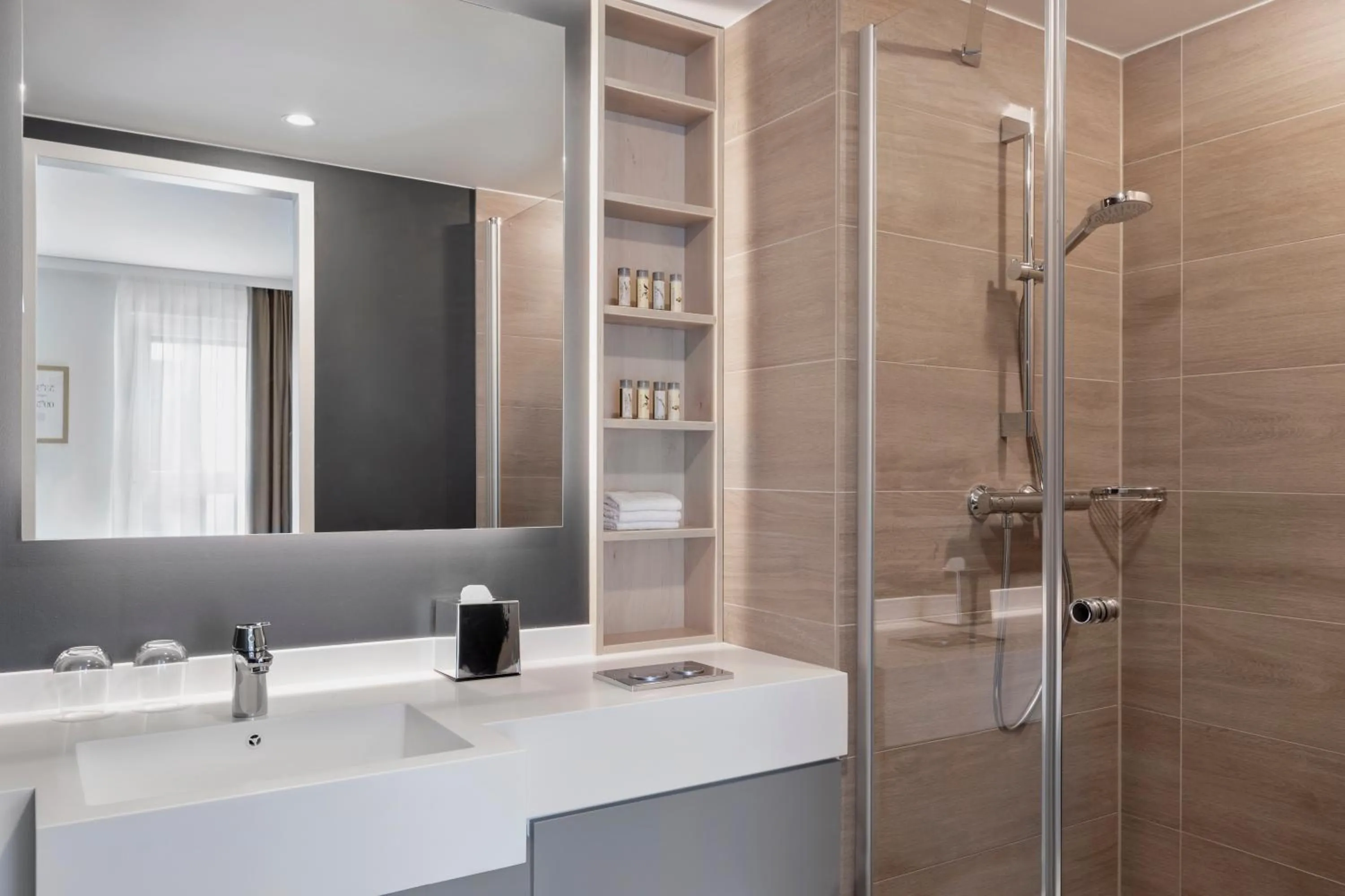 Shower in Residence Inn by Marriott Hamburg Altona