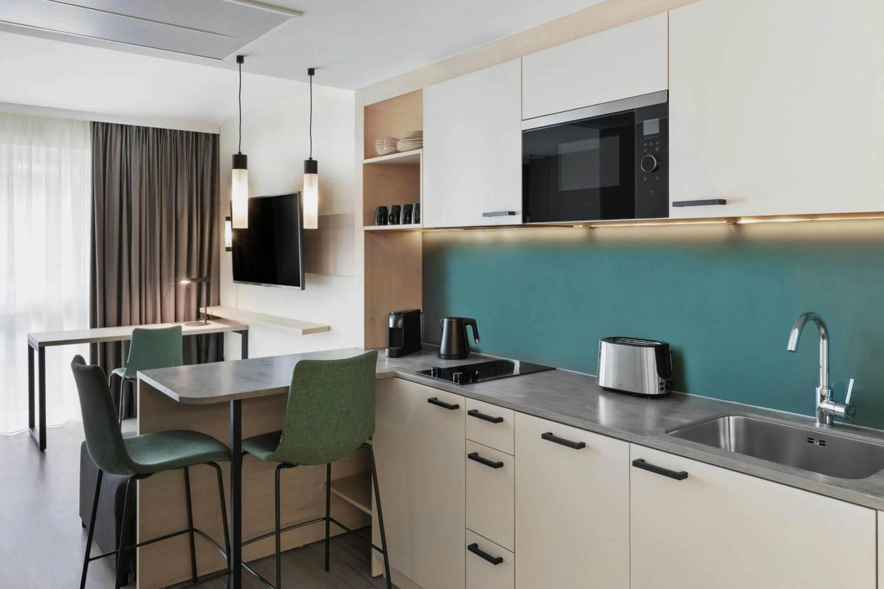 Kitchen or kitchenette in Residence Inn by Marriott Hamburg Altona