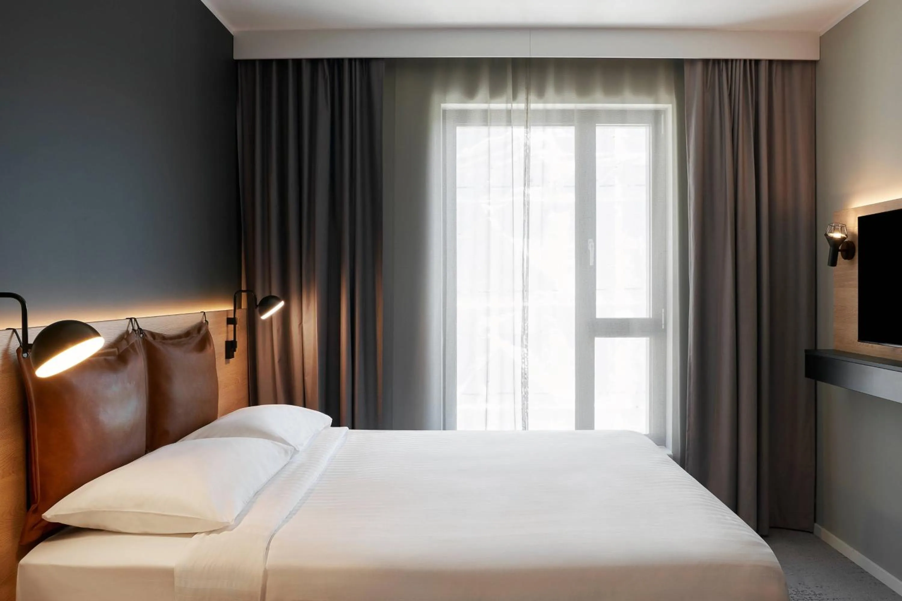 Photo of the whole room, Bed in Moxy Milton Keynes