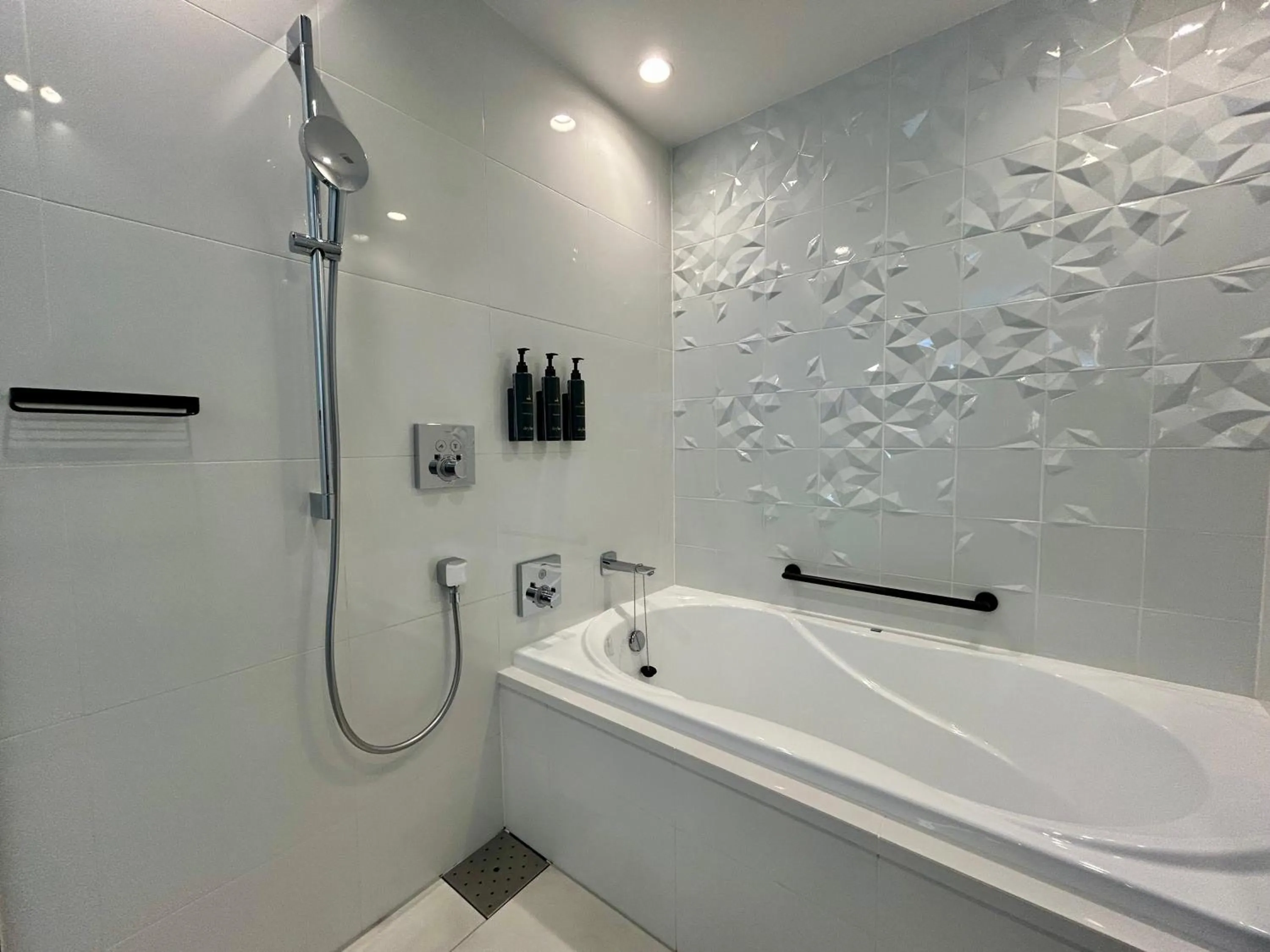 Shower in Aloft Osaka Dojima