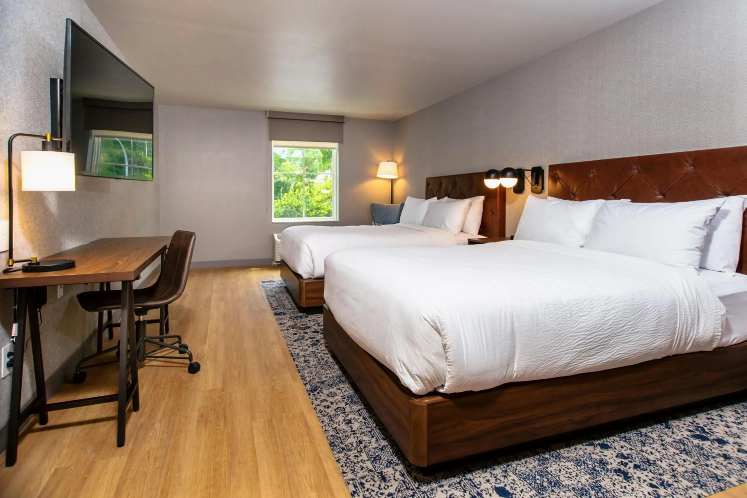 Photo of the whole room, Bed in Four Points by Sheraton Deadwood