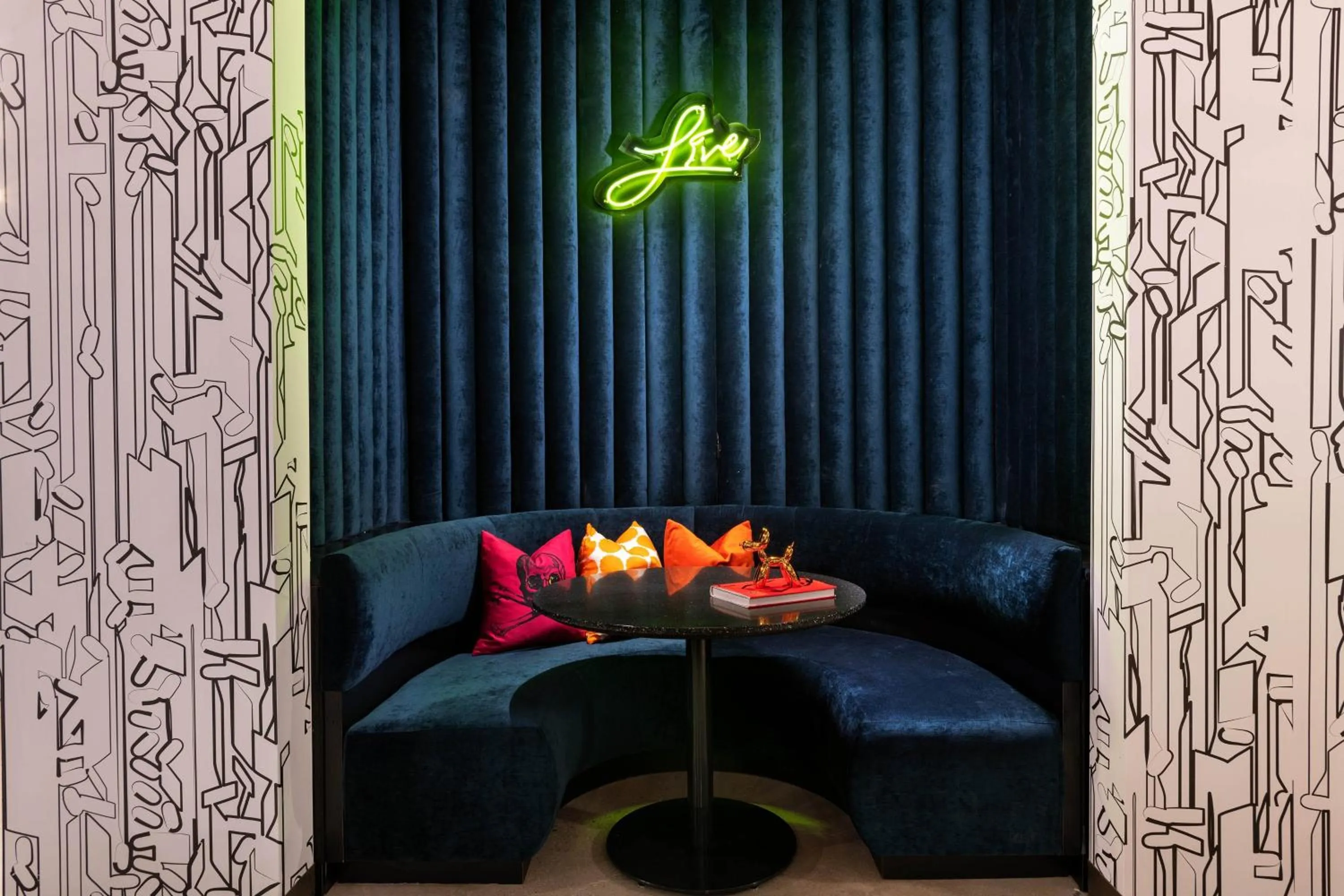 Lounge or bar in Aloft San Antonio UTSA Area