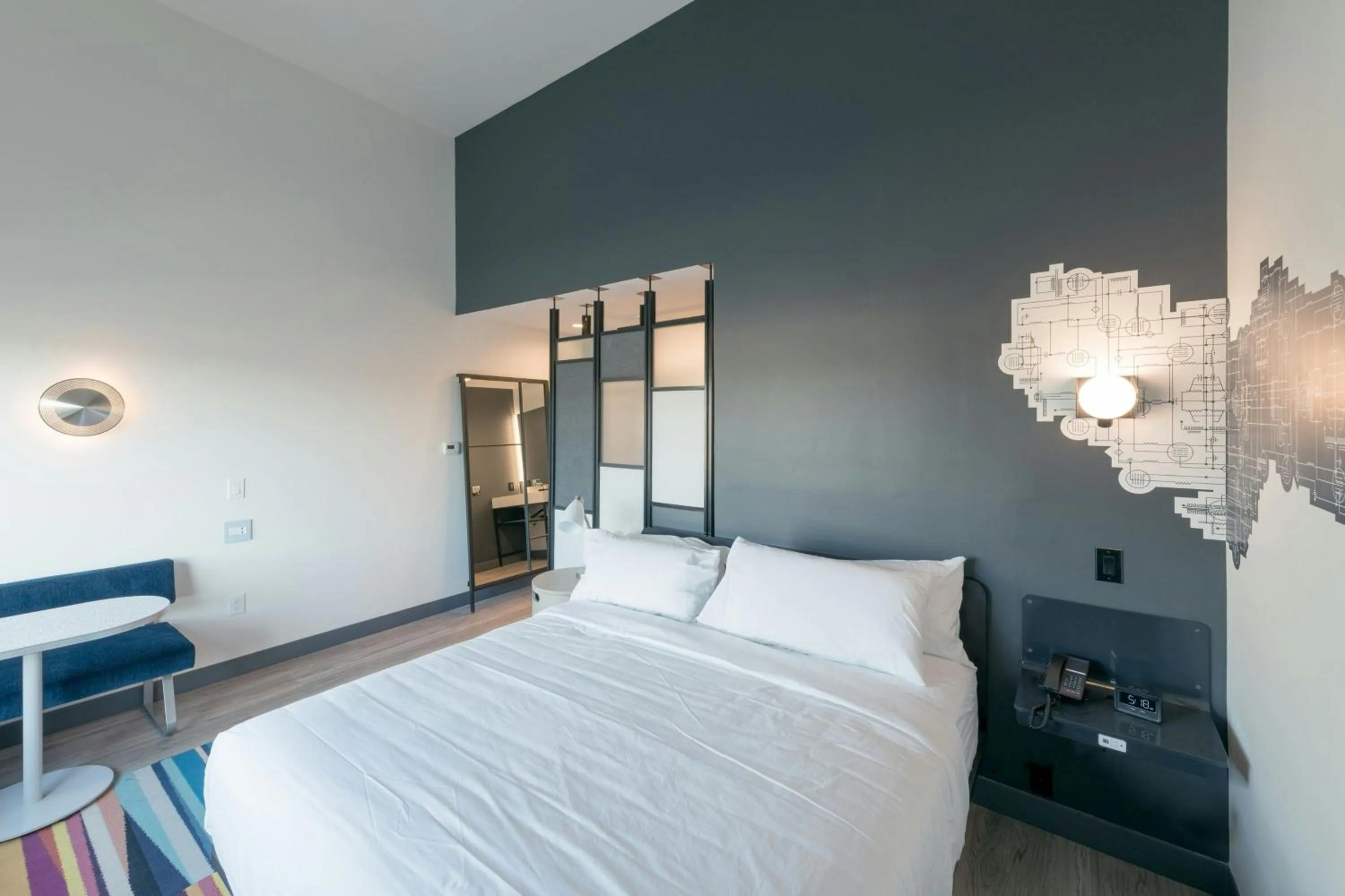 Photo of the whole room, Bed in Aloft San Antonio UTSA Area