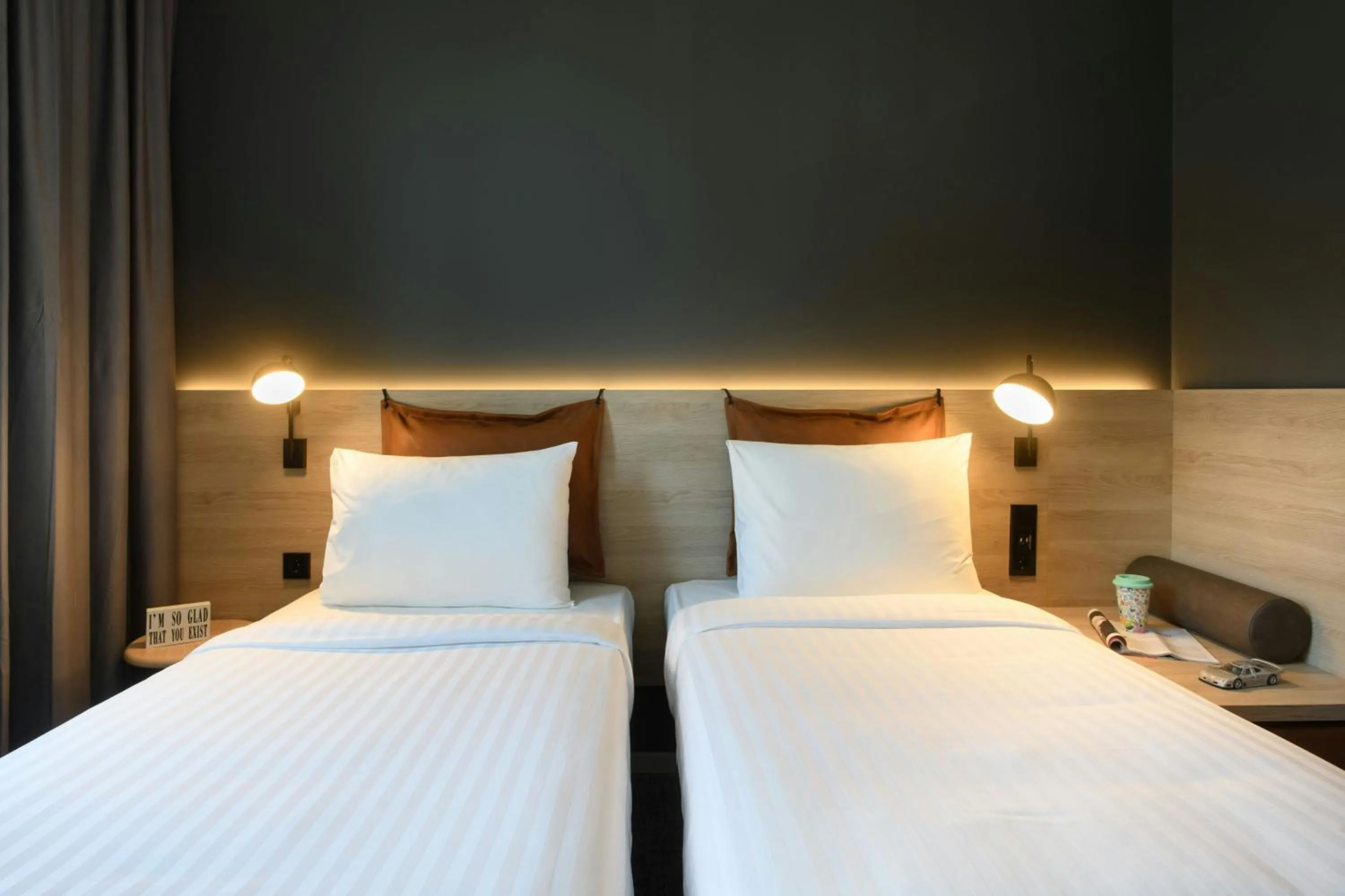 Photo of the whole room, Bed in Moxy Stuttgart Feuerbach