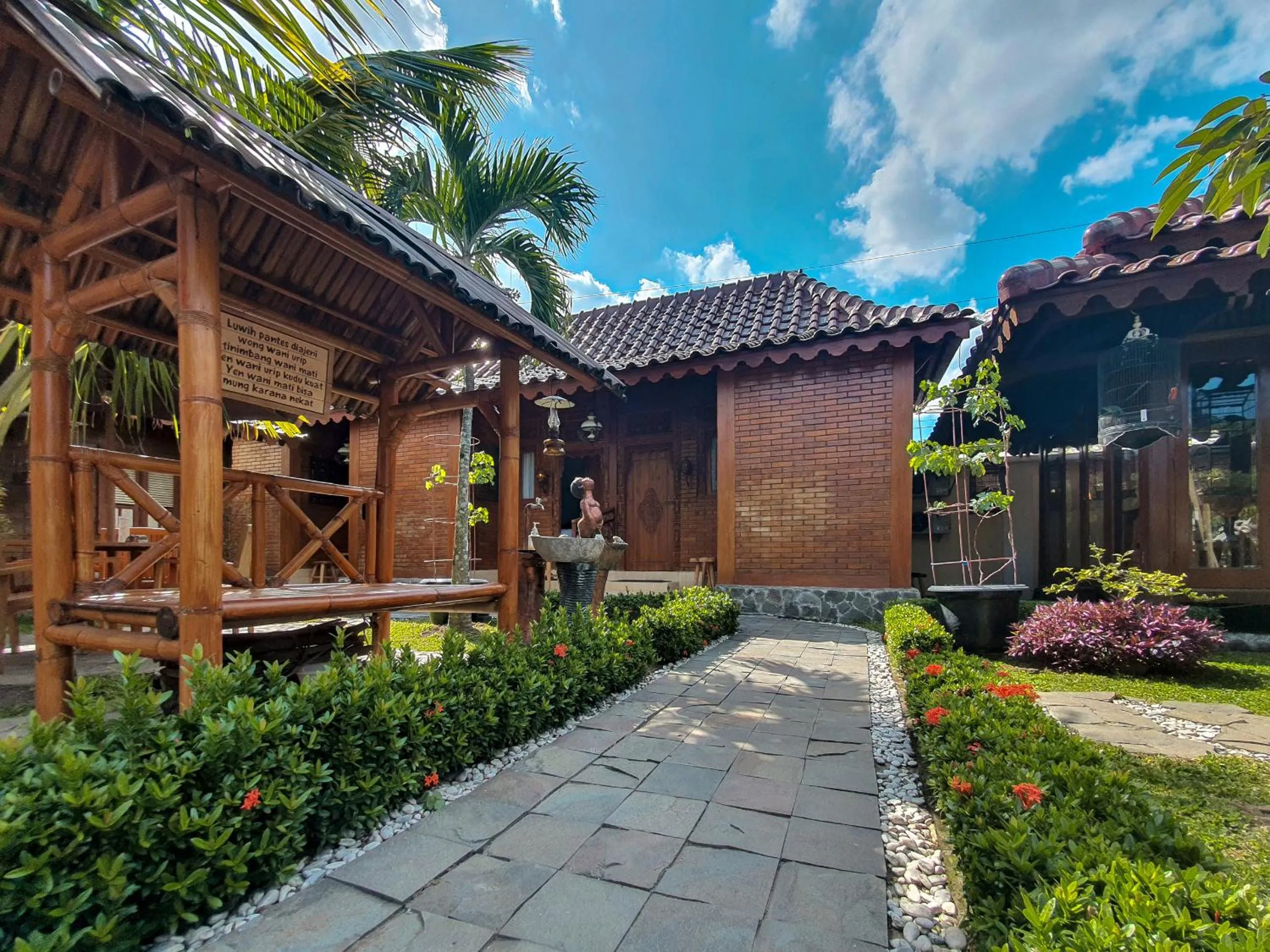 Garden in Dem Ayem Heritage Guest House