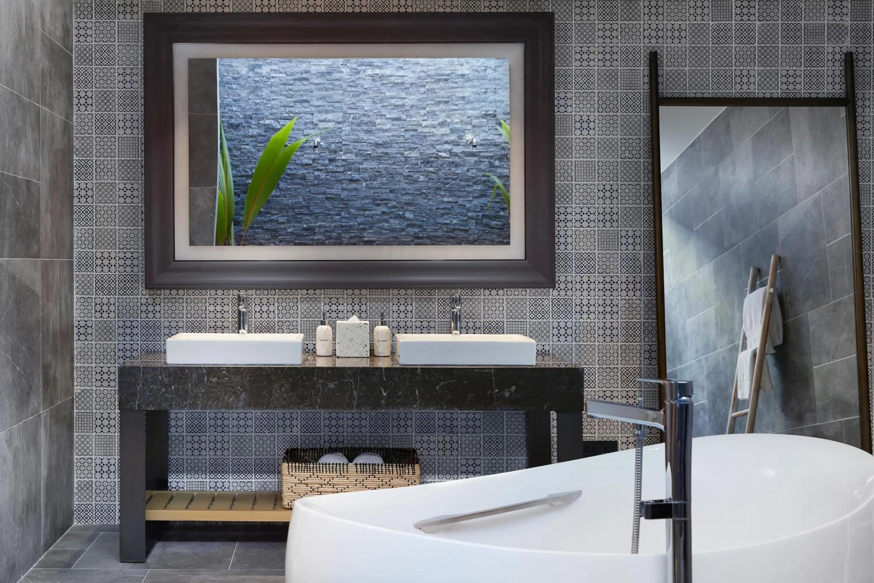 Bathroom in Le Meridien Maldives Resort & Spa