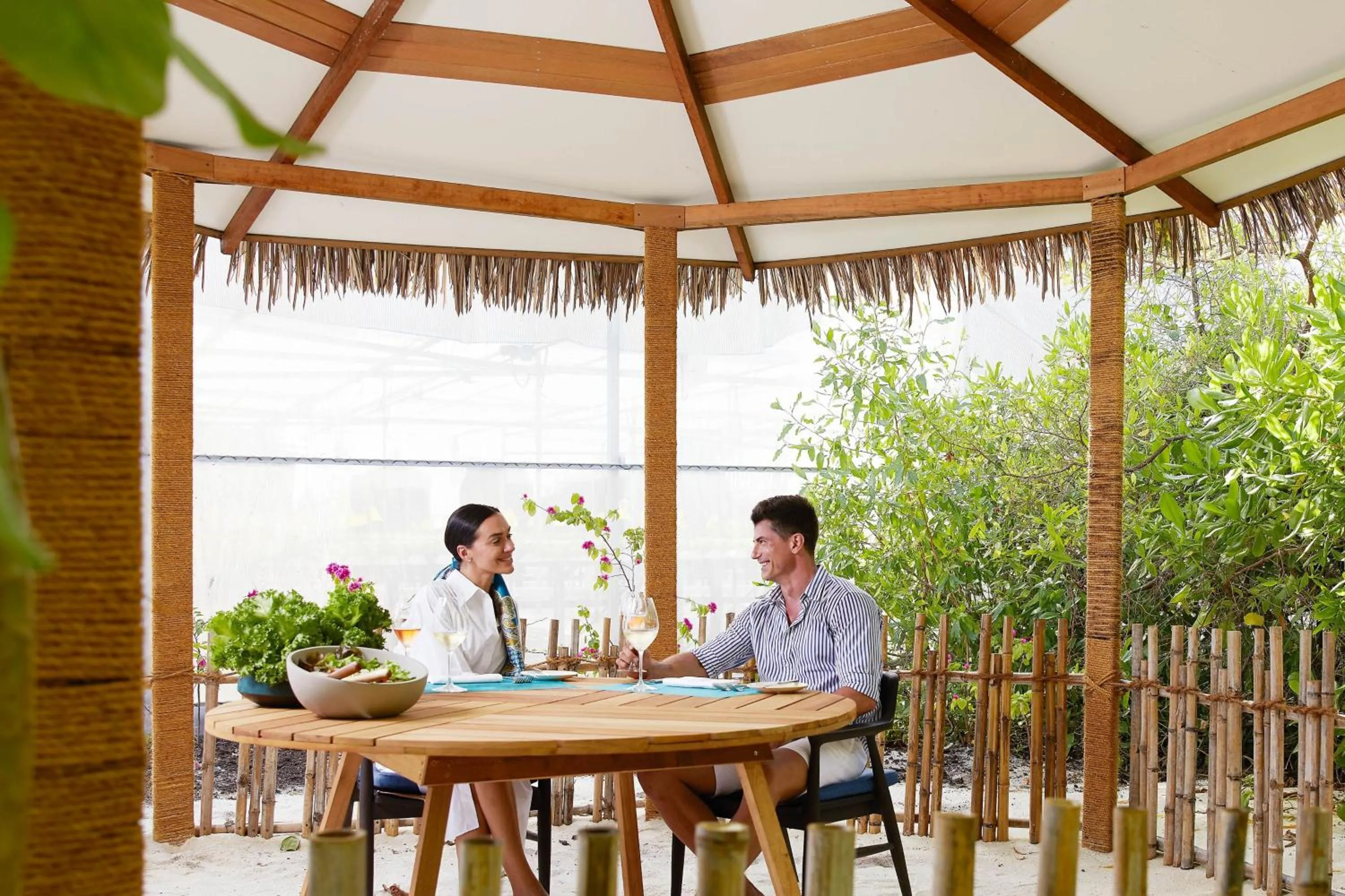 Restaurant/places to eat in Le Meridien Maldives Resort & Spa