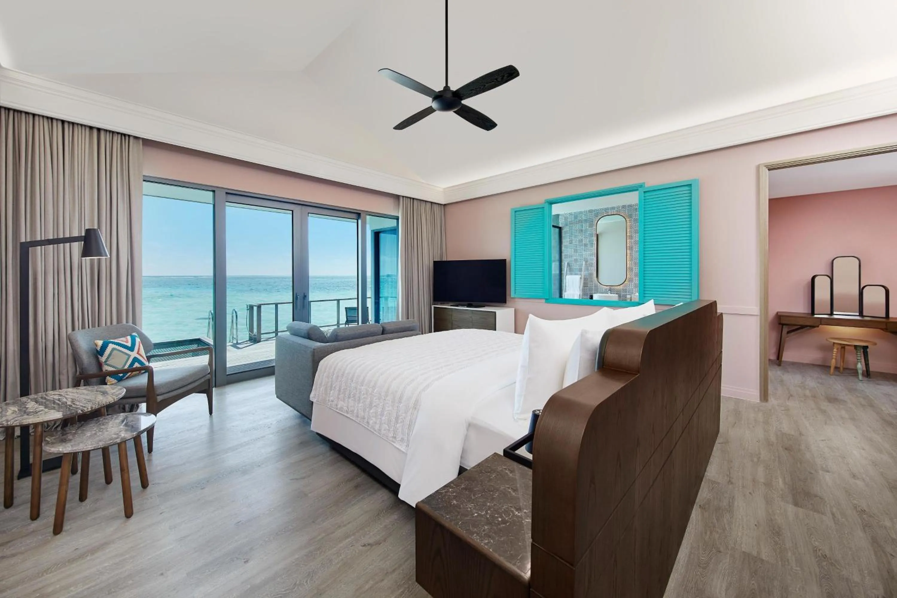 Bedroom, Bed in Le Meridien Maldives Resort & Spa
