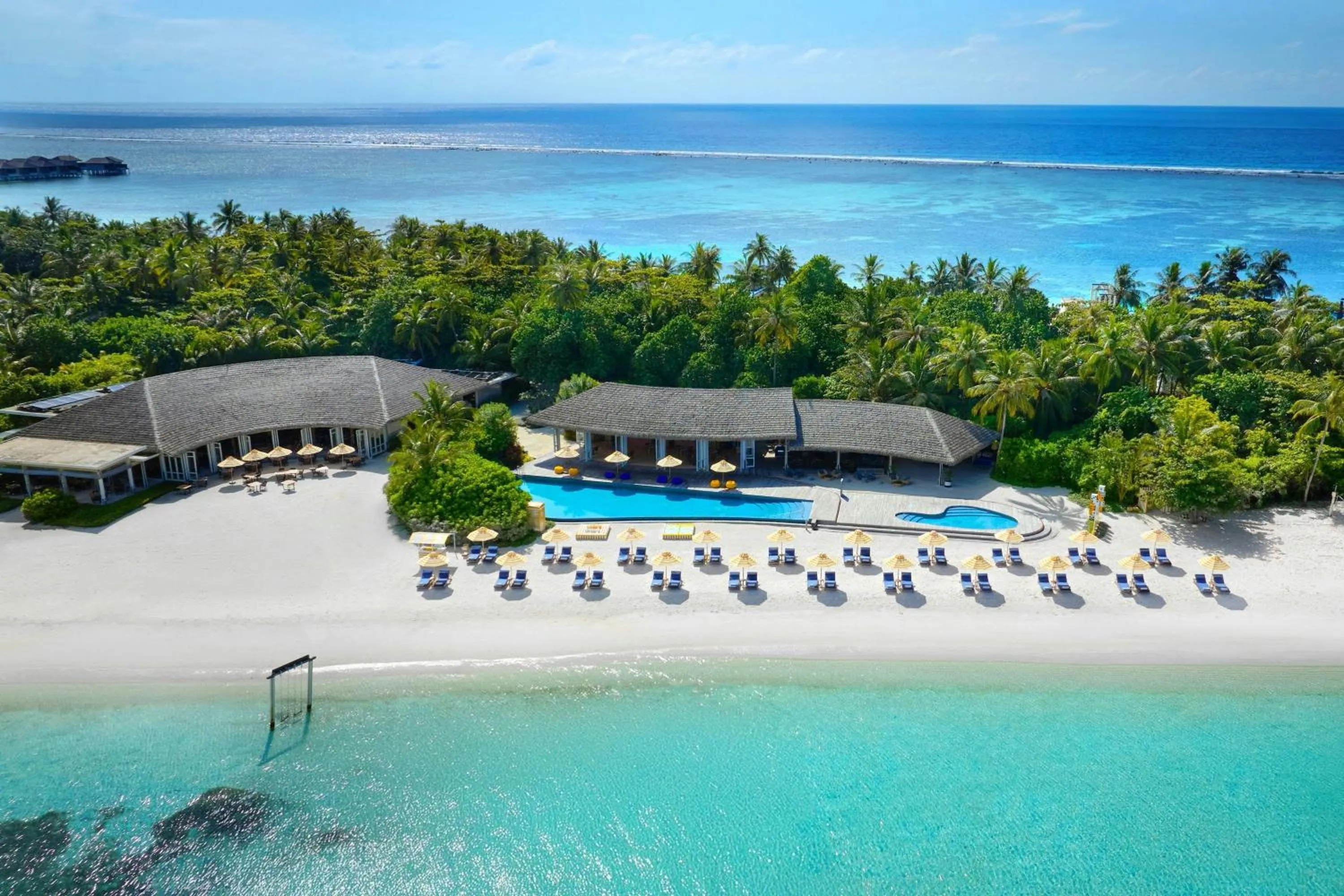 Lounge or bar in Le Meridien Maldives Resort & Spa