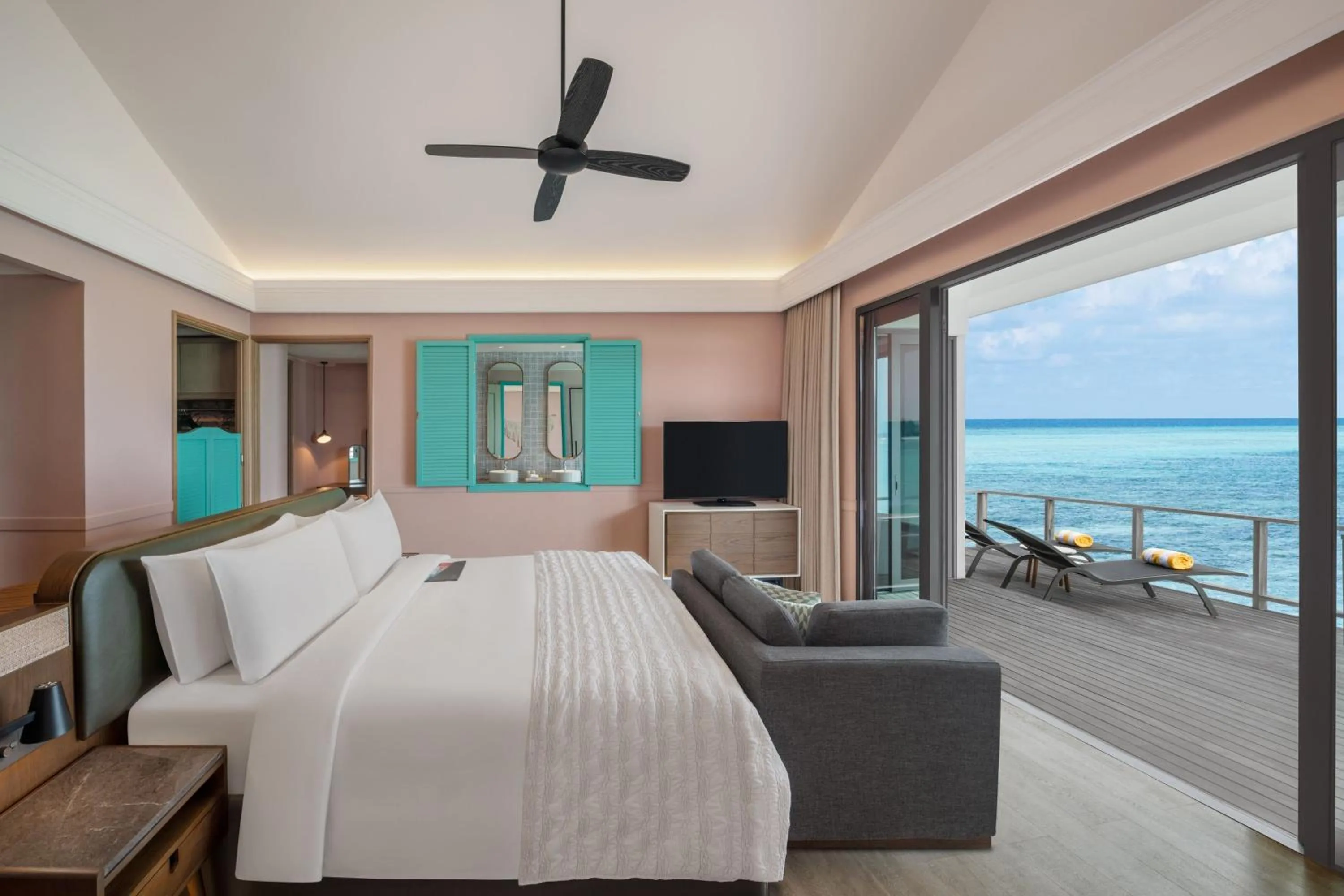 Bedroom, Bed in Le Meridien Maldives Resort & Spa