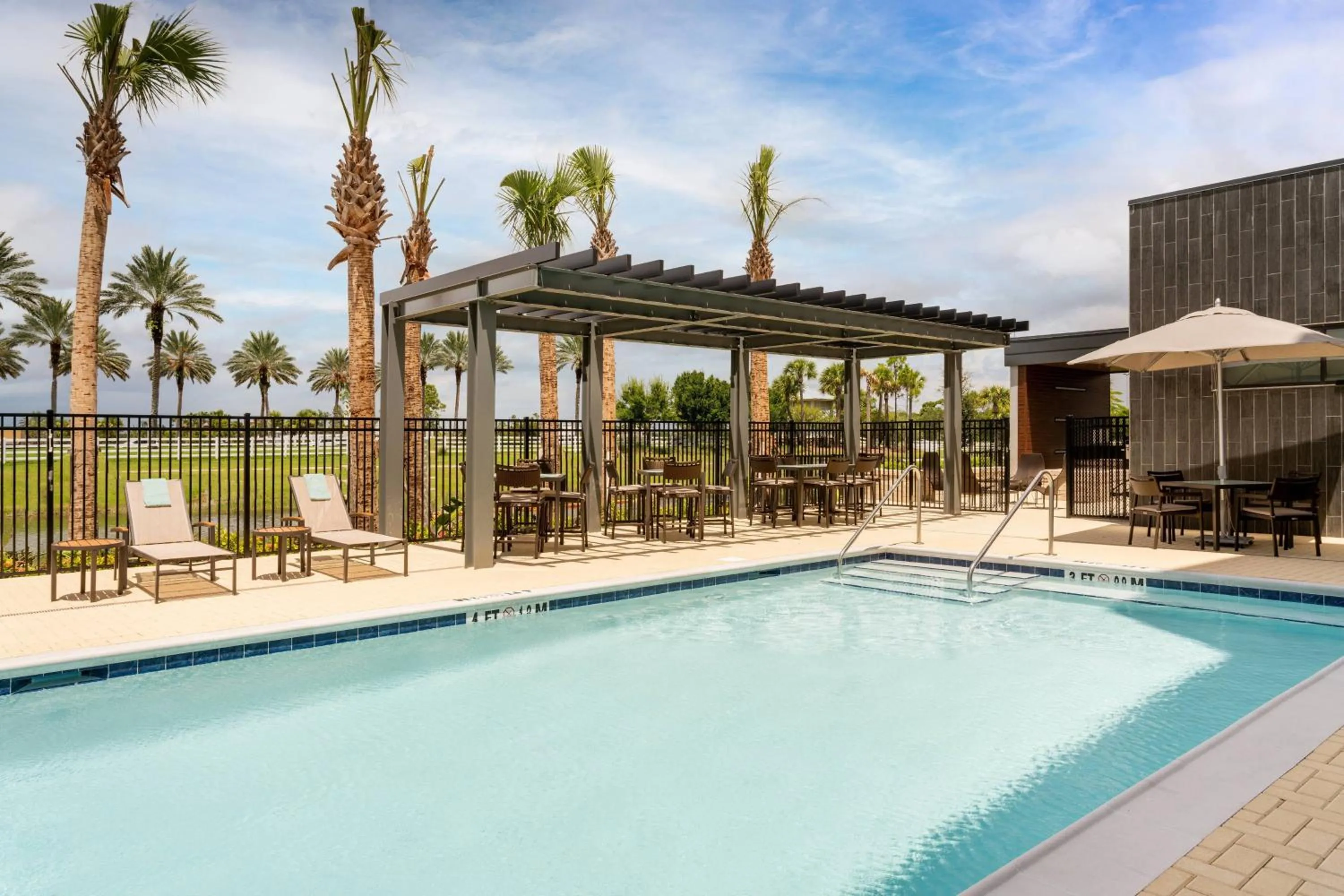 Swimming pool in Courtyard by Marriott Port St. Lucie Tradition