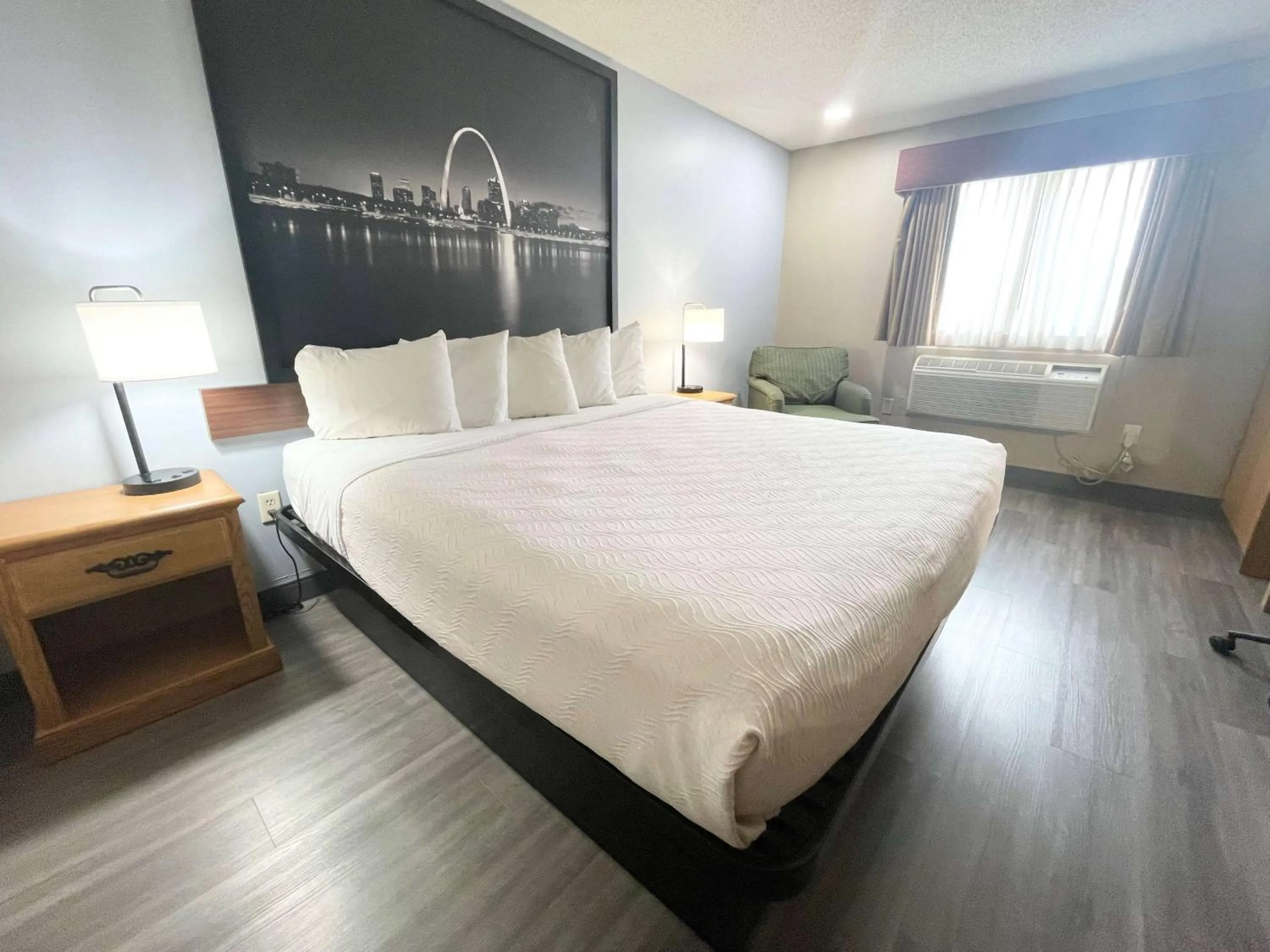 Photo of the whole room, Bed in Super 8 by Wyndham St. Clair MO