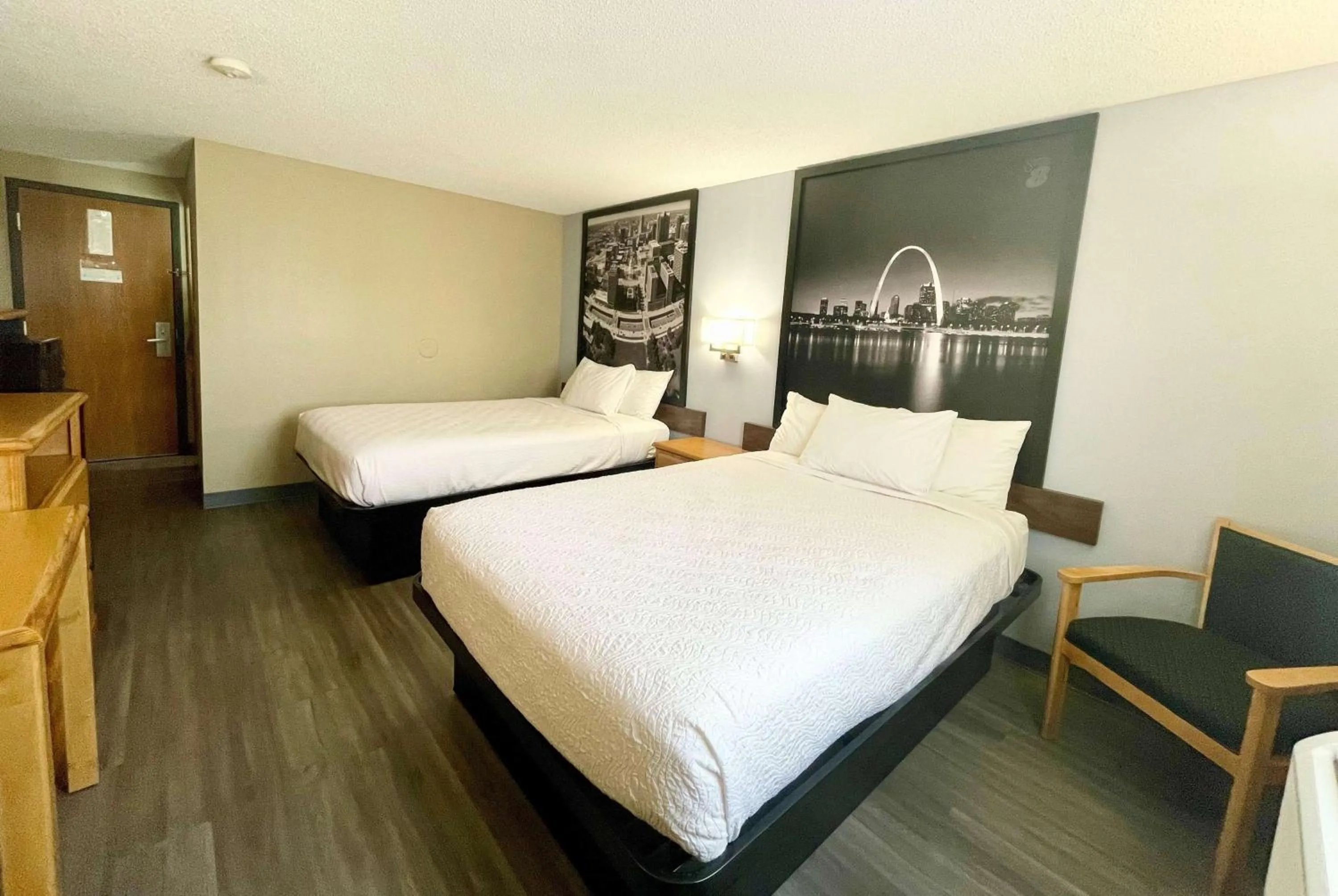 Photo of the whole room, Bed in Super 8 by Wyndham St. Clair MO