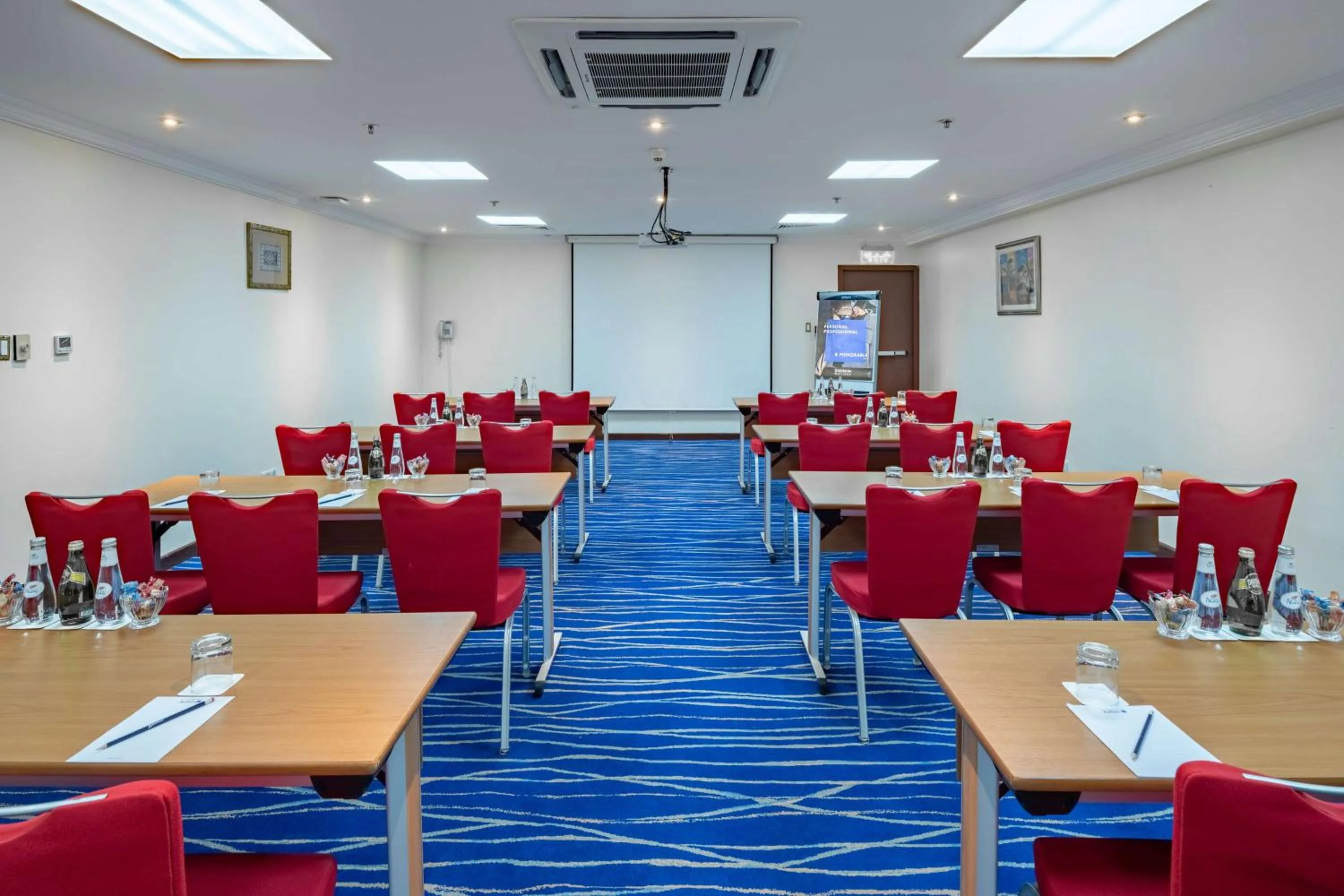 Meeting/conference room in Radisson Blu Hotel, Yanbu