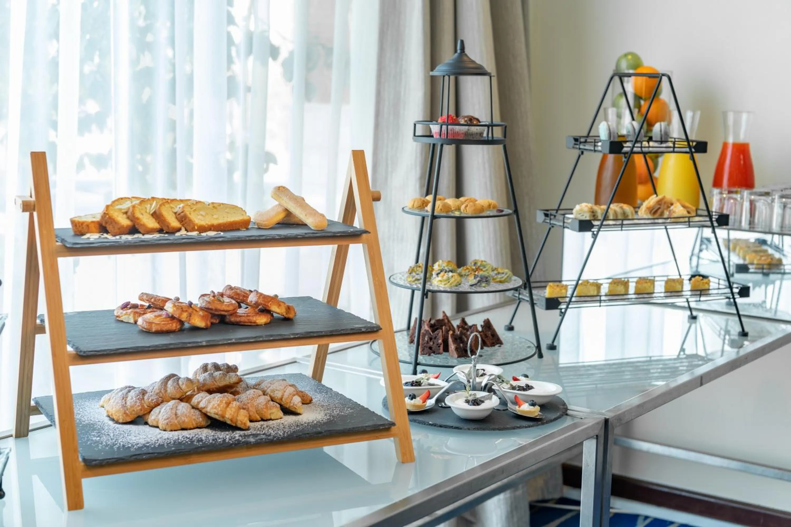 Meeting/conference room in Radisson Blu Hotel, Yanbu