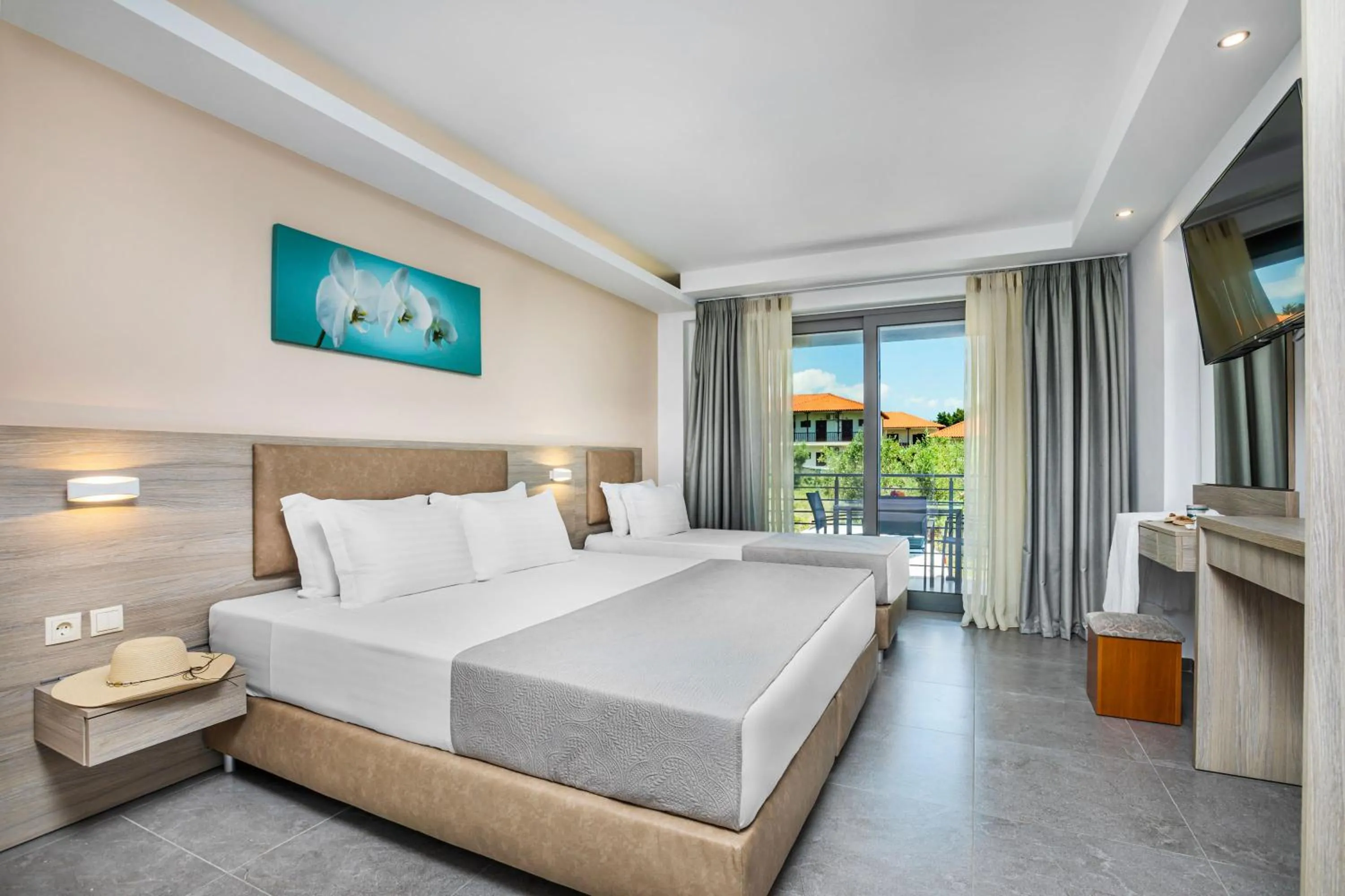 TV and multimedia, Bed in NewStory Suites Possidi