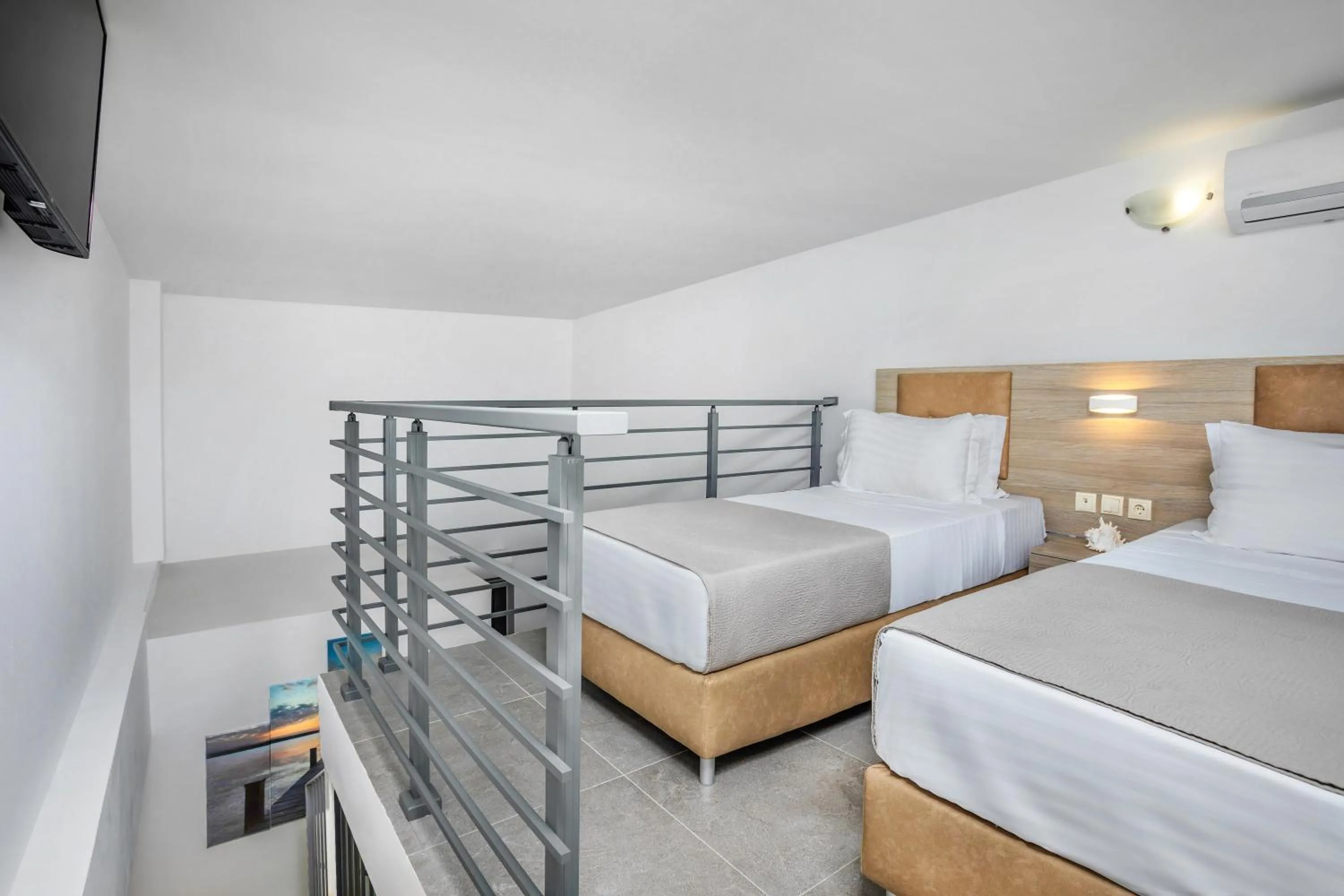 TV and multimedia, Bed in NewStory Suites Possidi