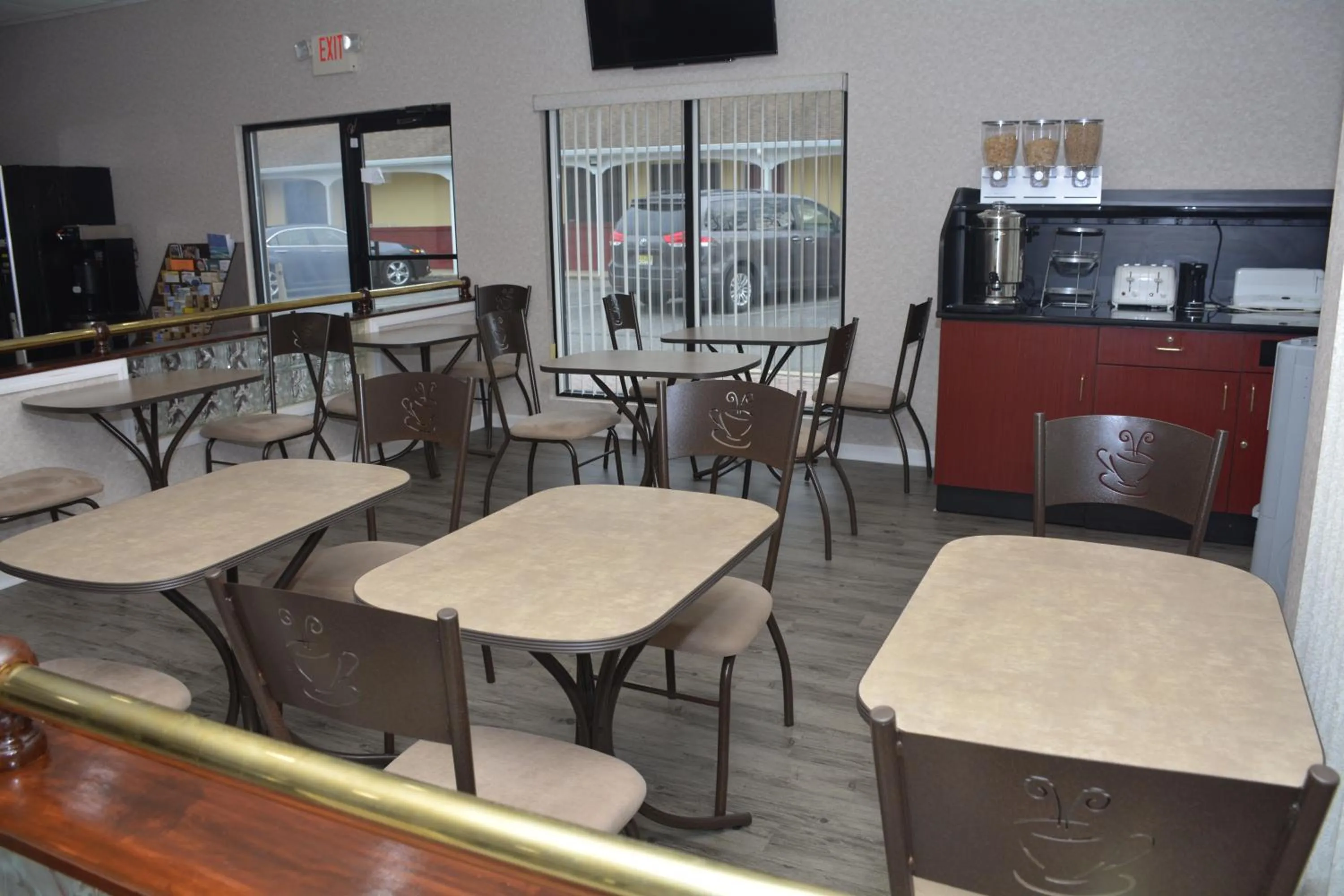 Restaurant/places to eat in Atlantic Inn and Suites - Wall Township