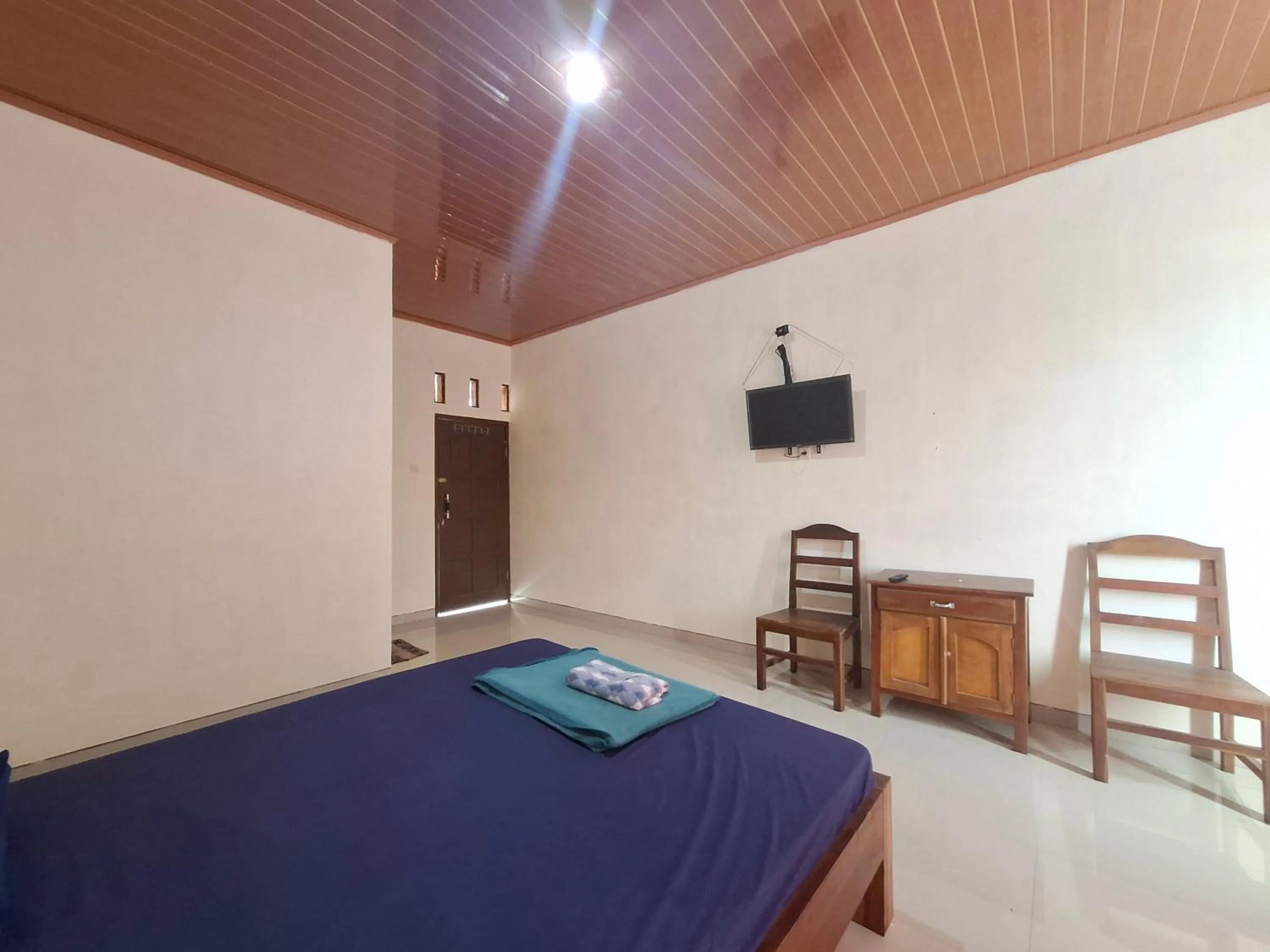 Bedroom, Bed in RedDoorz near Candi Cetho Karanganyar