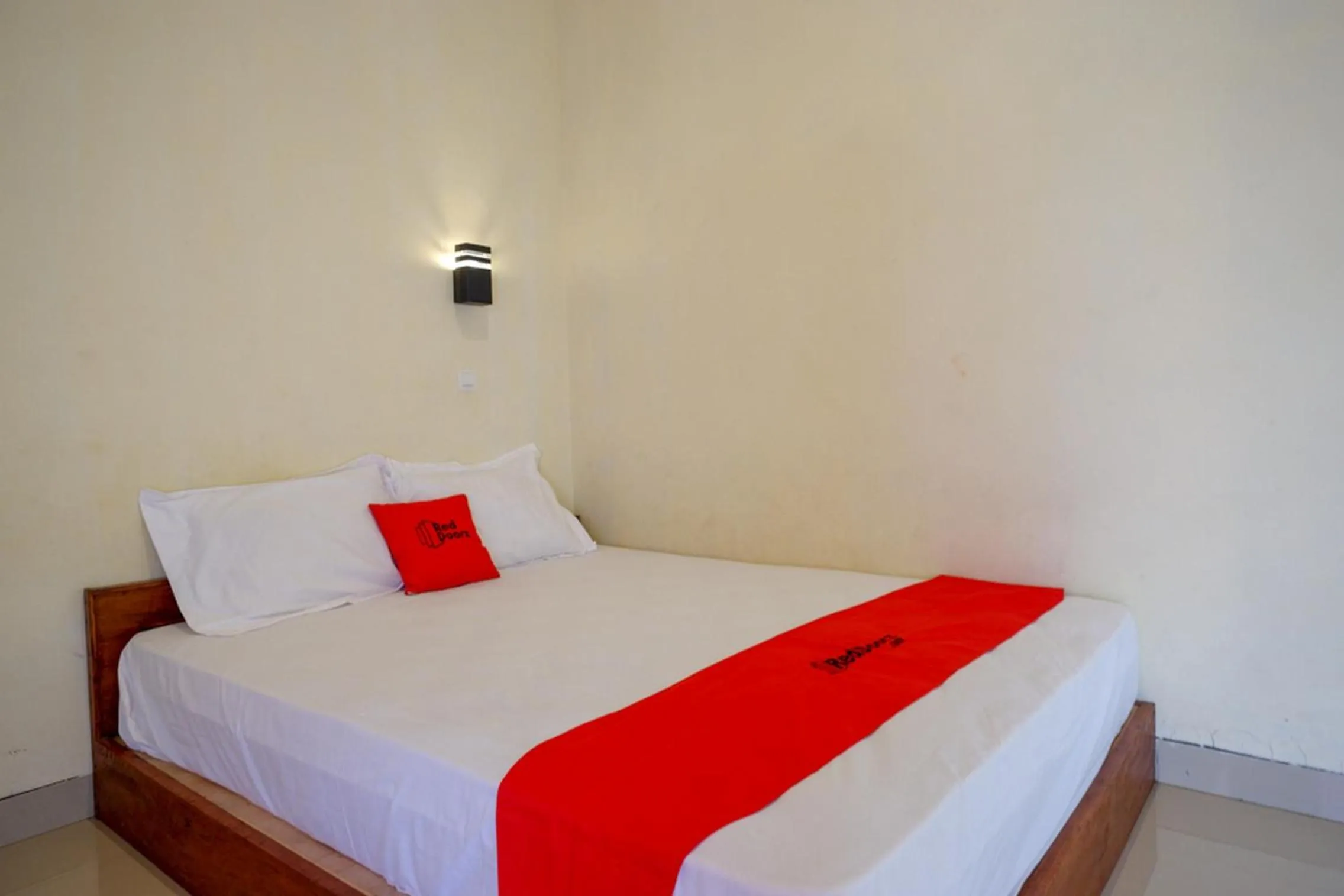 Bedroom, Bed in RedDoorz near Candi Cetho Karanganyar
