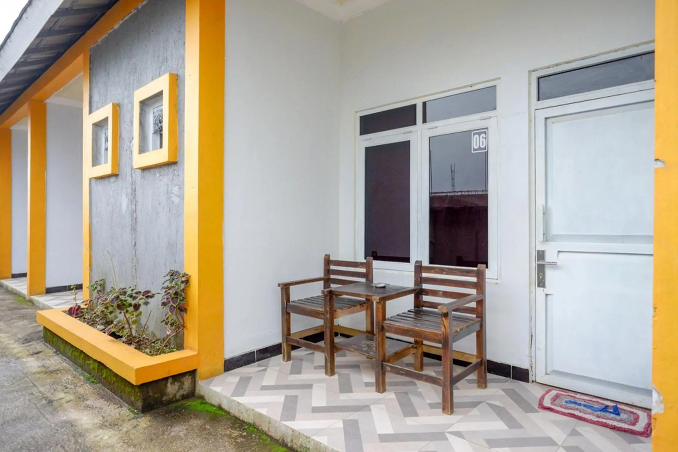 Property building in RedDoorz near Candi Cetho Karanganyar