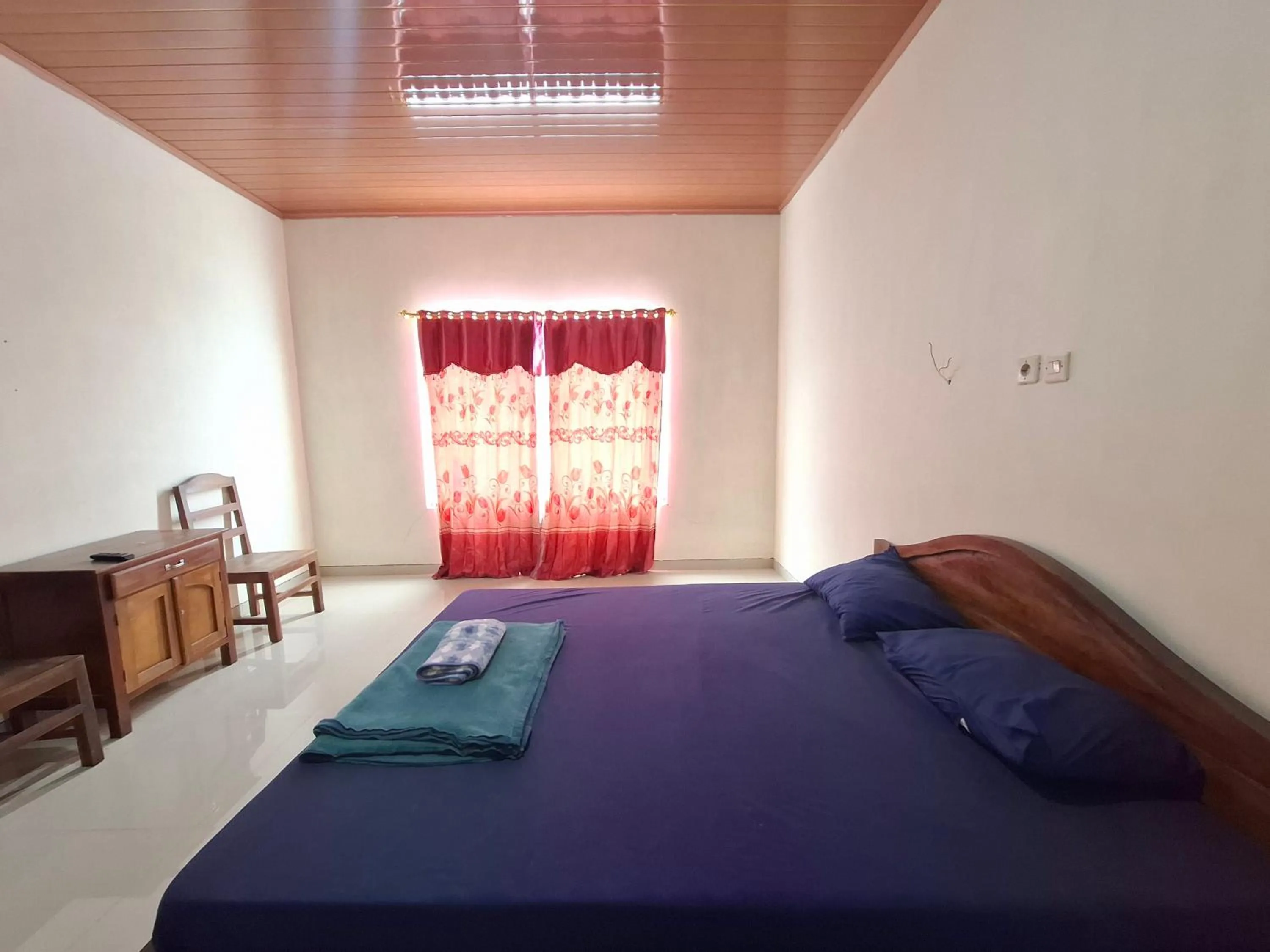 Bedroom, Bed in RedDoorz near Candi Cetho Karanganyar